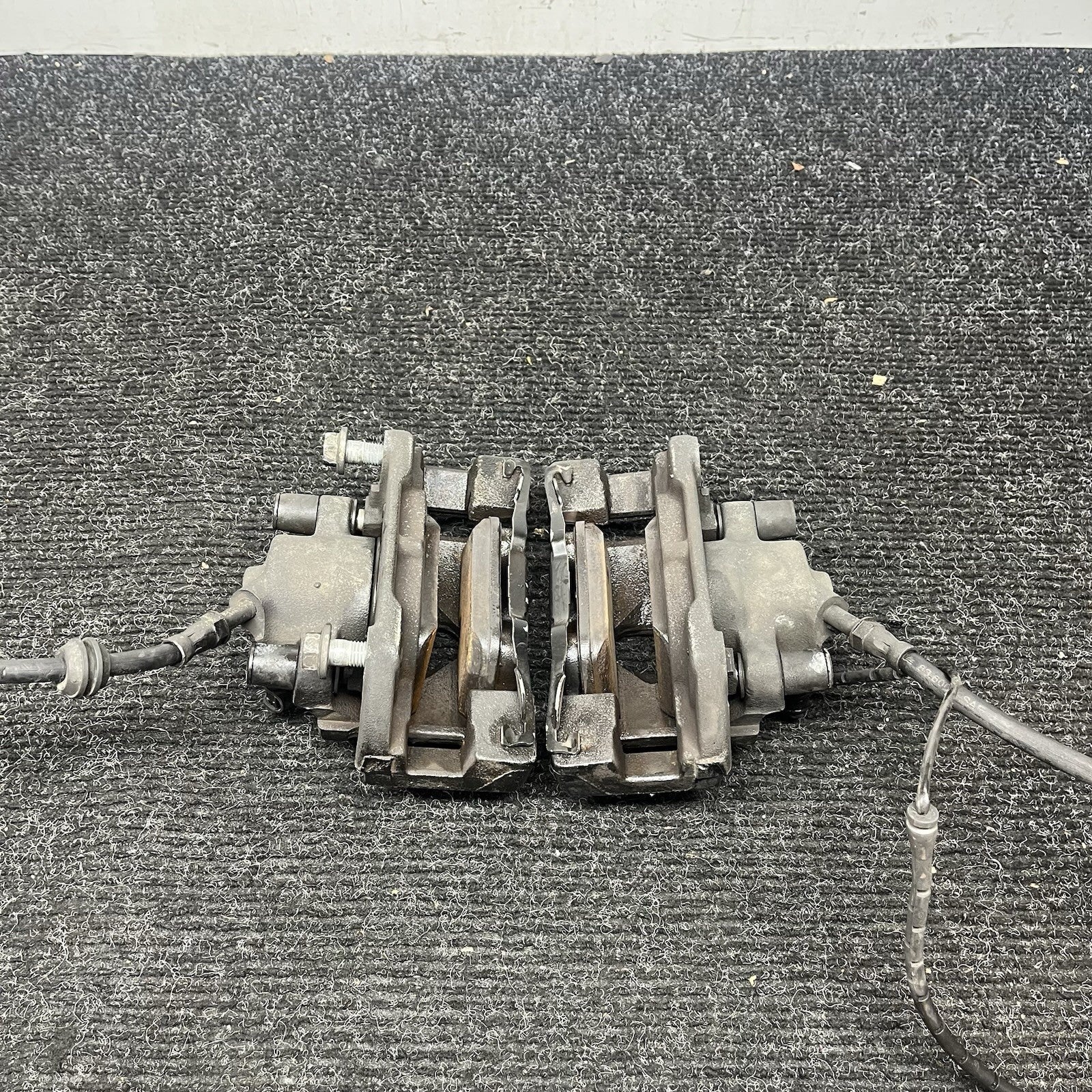 ☑️ 03-05 BMW E85 Z4 RWD SET OF 2 FRONT LEFT & RIGHT BRAKE CALIPER OEM *NOTE*
