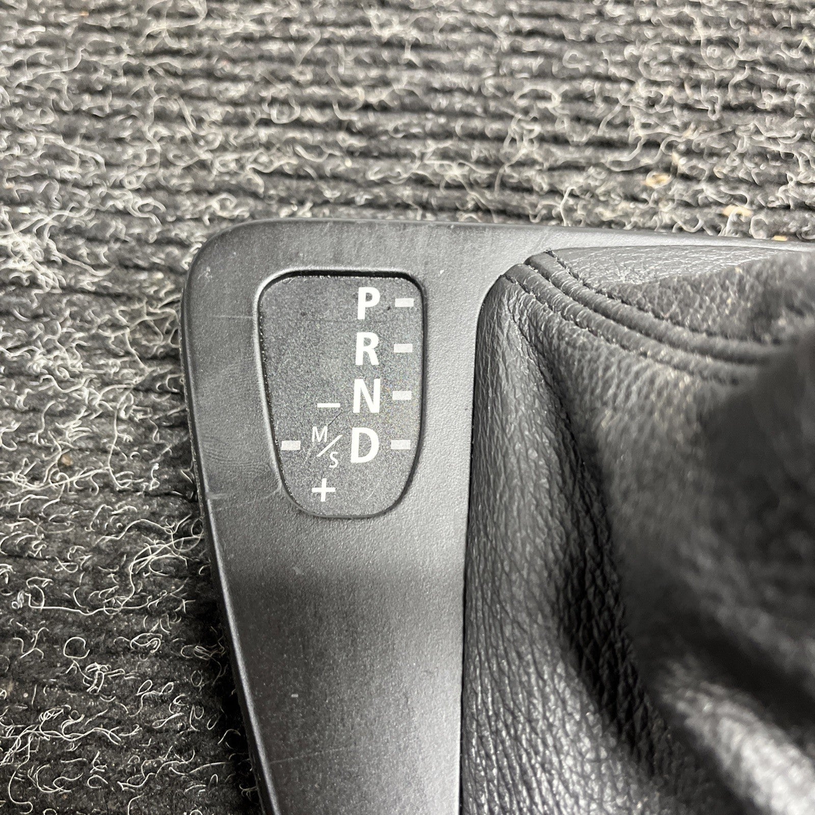 ☑️ 06-13 BMW E90 E92 GEAR SHIFTER TRIM BEZEL AUTO W/CLEAN SHIFT KNOB OEM