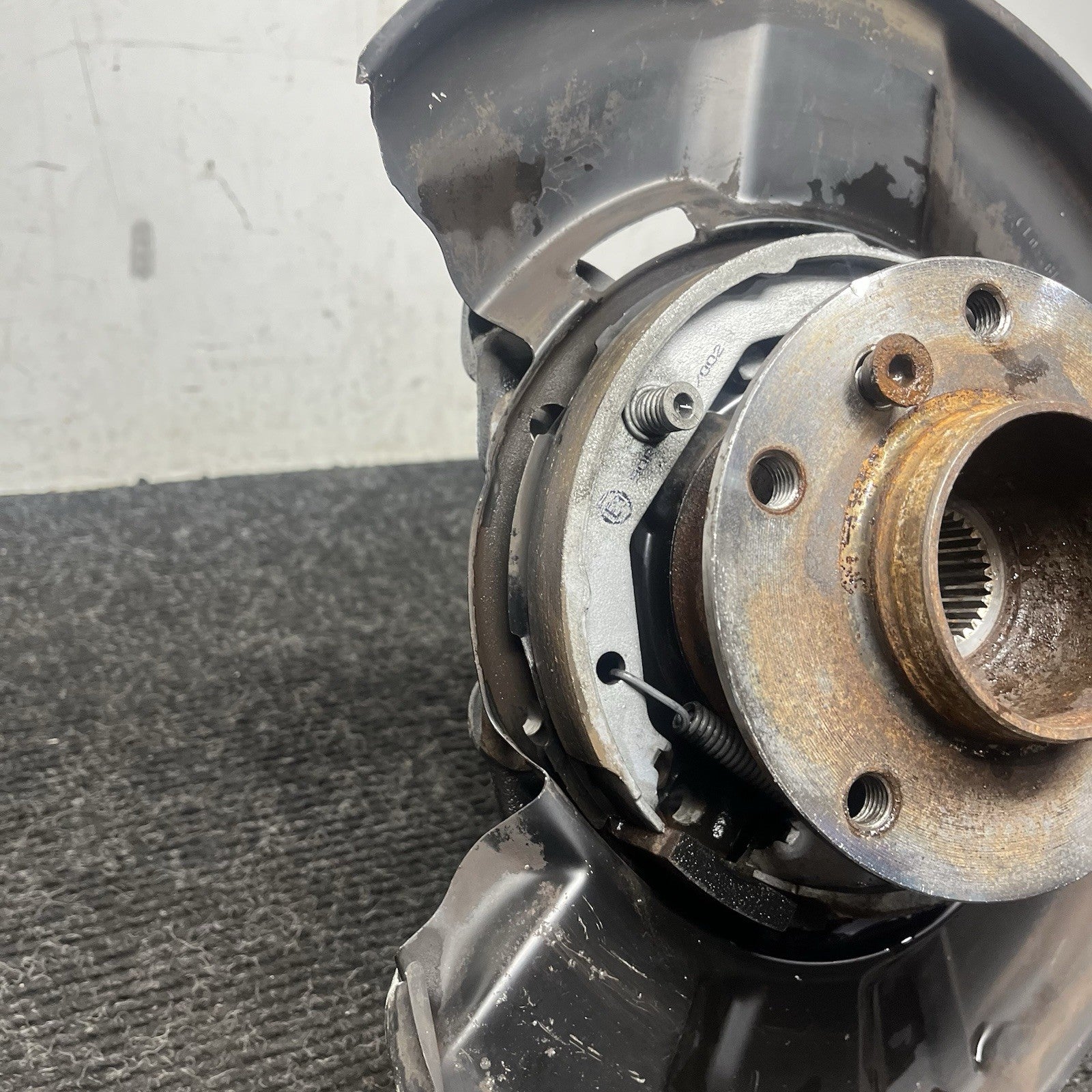 ☑️ 07-13 BMW E82 E88 E90 E92 E93 Rear Driver Hub Spindle Bearing Knuckle OEM