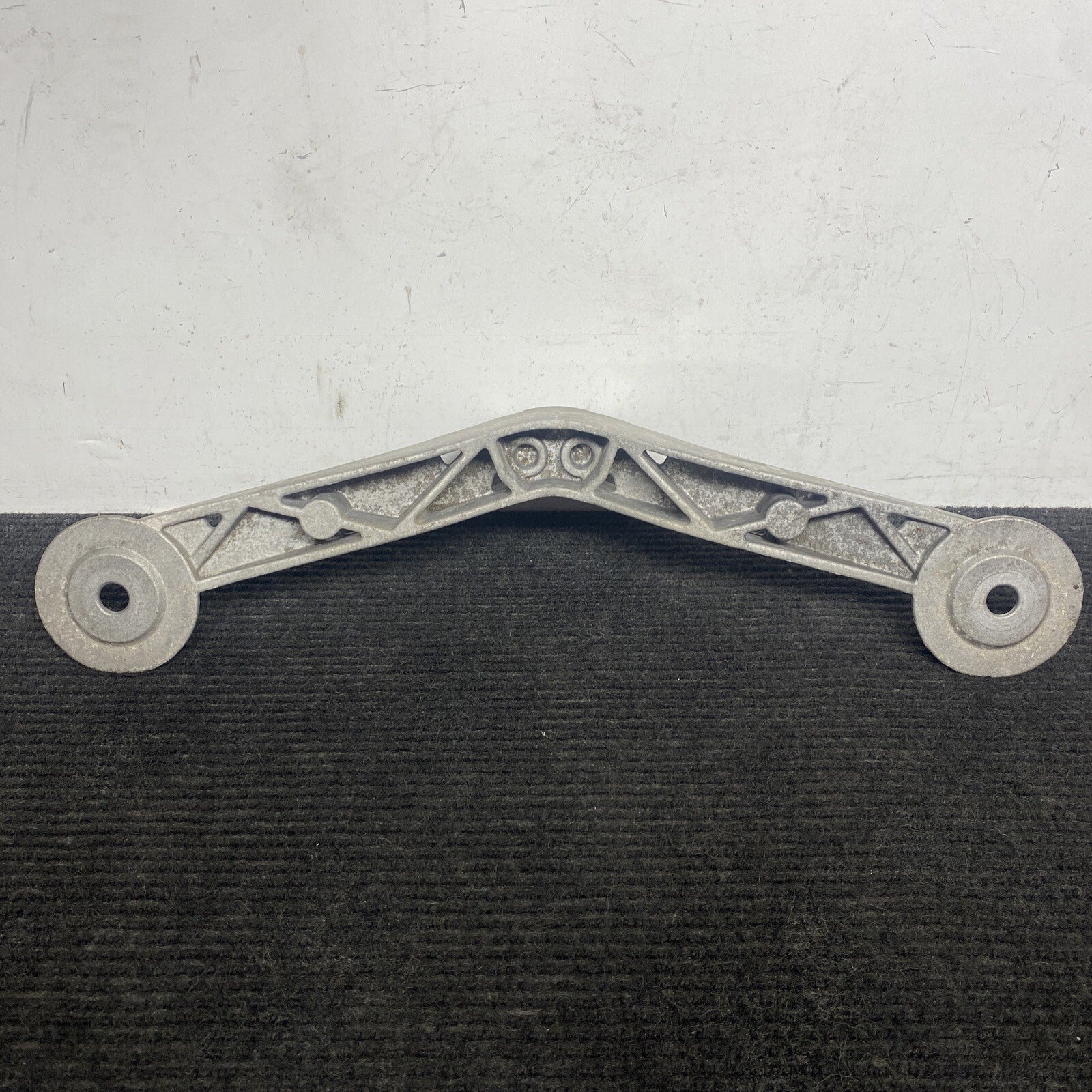 ☑️ 09-16 BMW Z4 E89 54k Miles Rear Suspension Lower Support Bracket Mount OEM