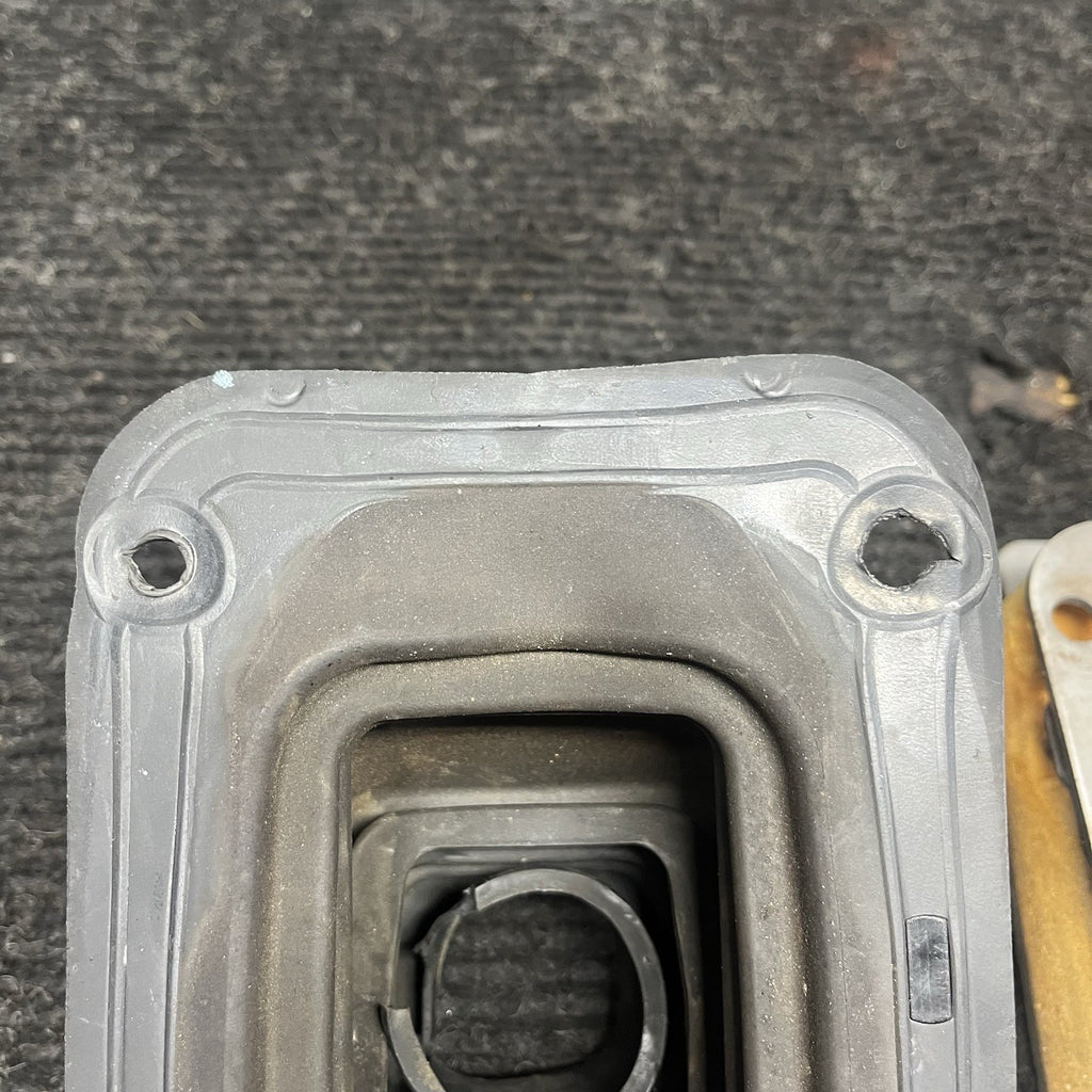 ☑️ 2013-2020 TOYOTA 86 FRS BRZ OEM SHIFTER METAL BRACKET BOOT & FOAM INSULATOR