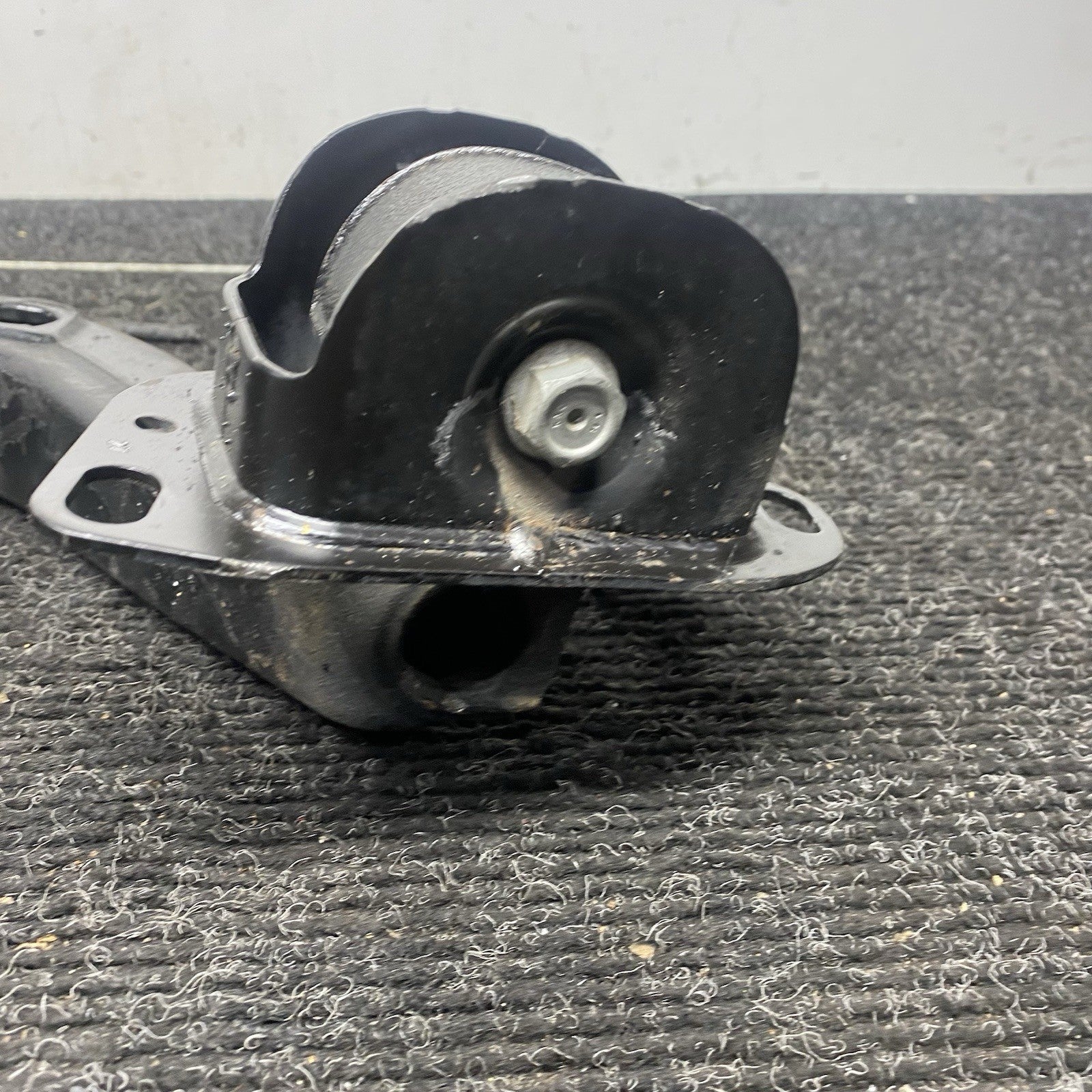 ☑️ 03-08 BMW E85 E86 Z4 Rear Right Passen Side Spindle Knuckle Hub w/ Shield OEM