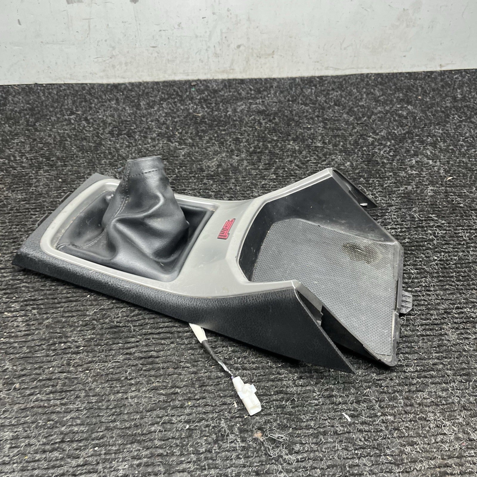 ☑️ 08-14  SUBARU WRX STI OEM SHIFTER SHIFT TRIM W/ LEATHER BOOT COMPLETE FACTORY