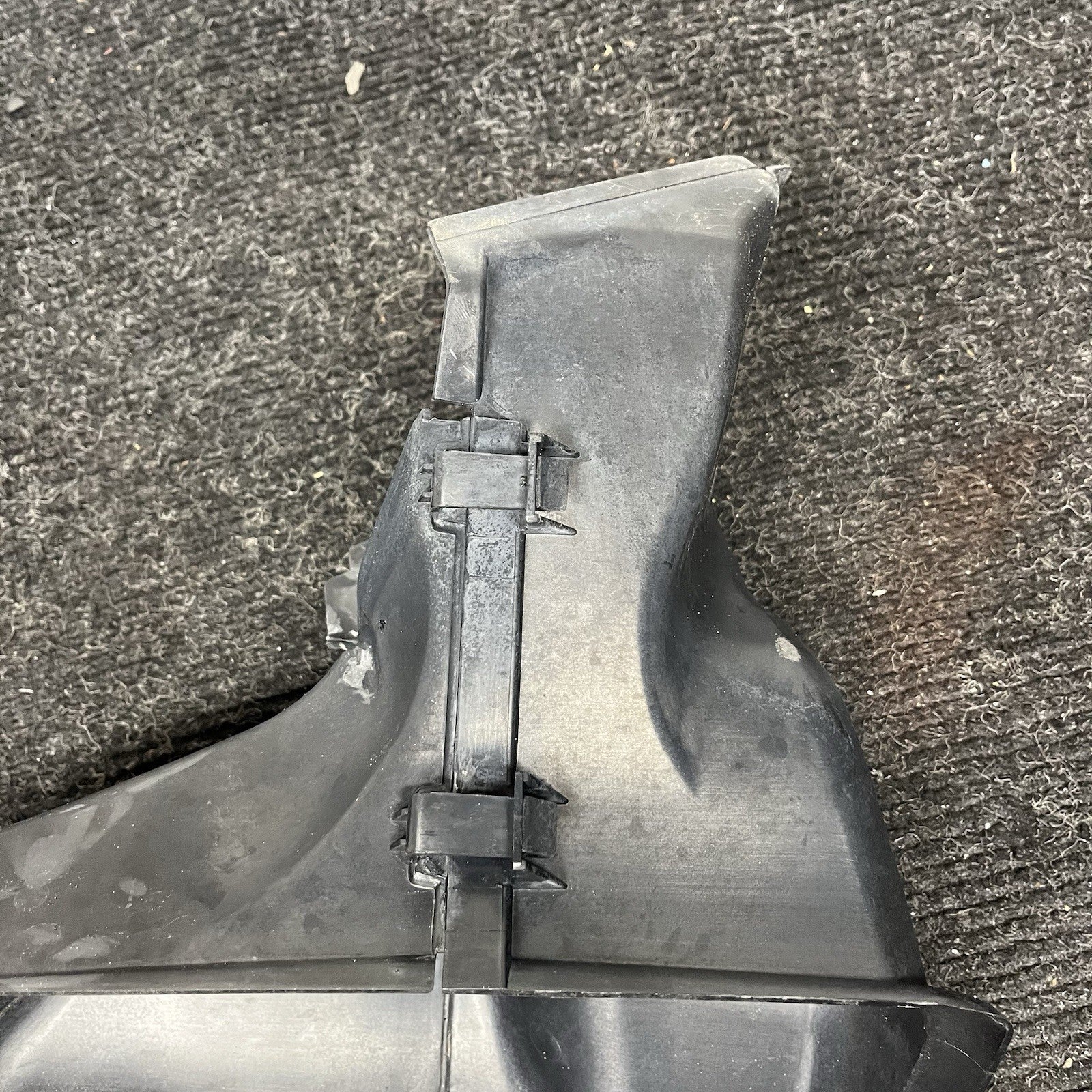☑️07-10 OEM BMW E92 E93 335 N54 Front Right Passenger Side Cooling Air Duct Vent