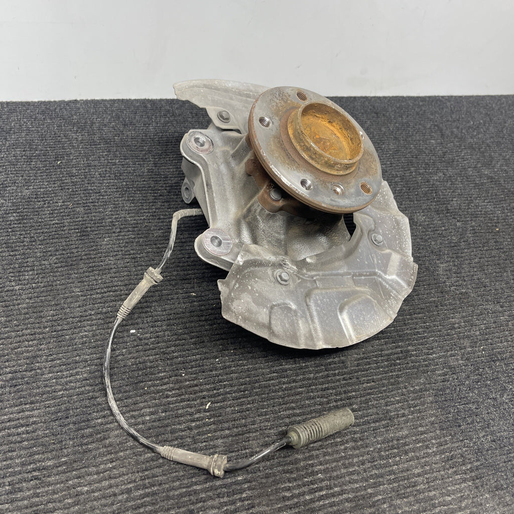 2007 - 2013 BMW 335i 328i E92 E90 Coupe Sedan Front Right Knuckle Hub OEM RWD