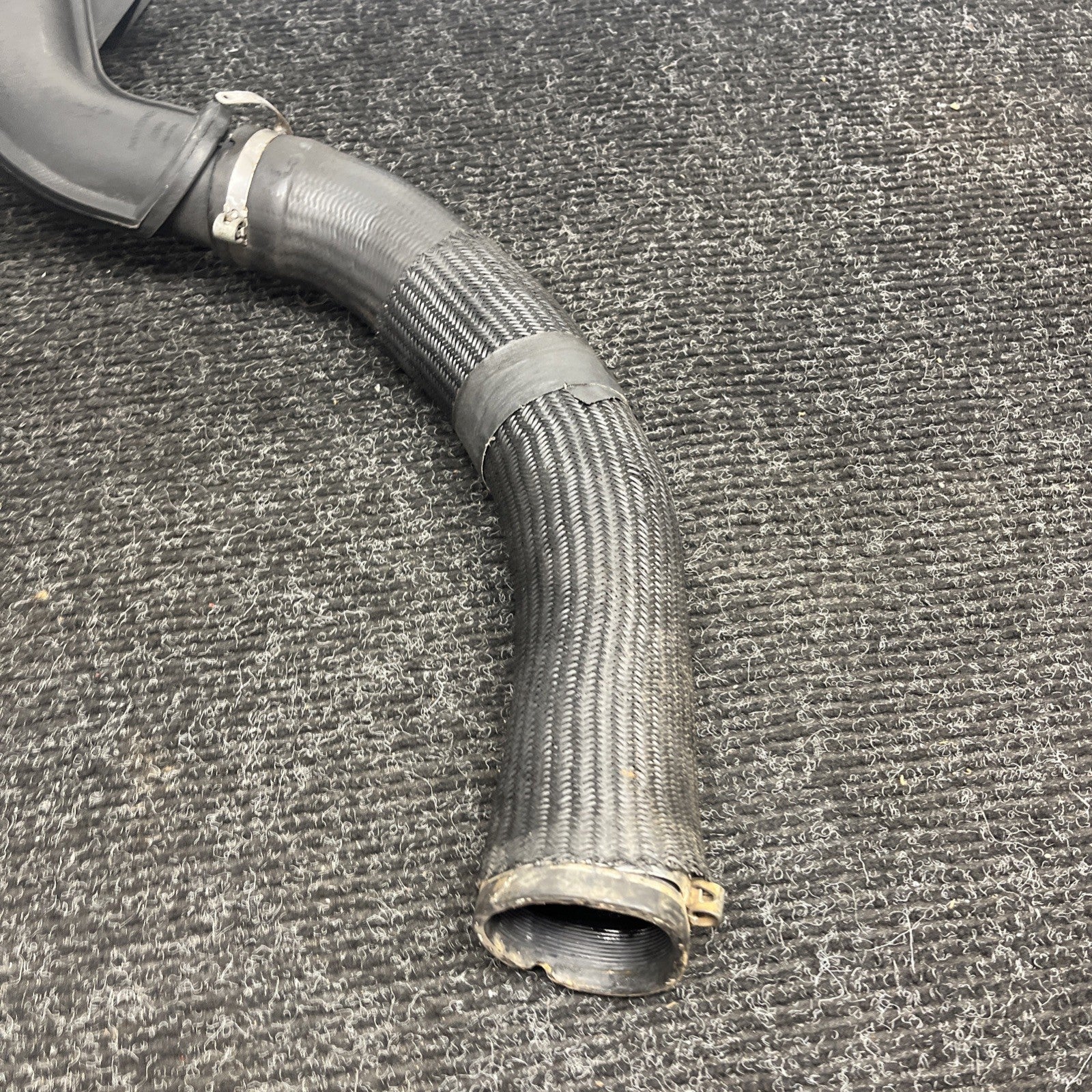 ☑️ 2013-2022 MASERATI LEVANTE 3.0L AIR INLET TUBE DUCT HOSE Y PIPE 670039138 OEM