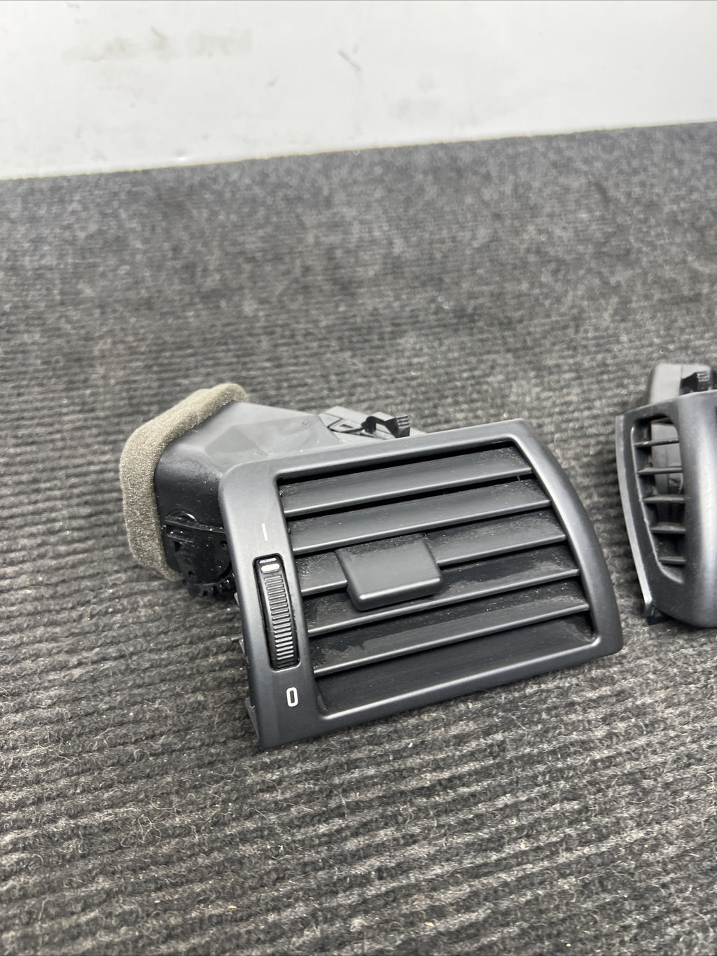 98-05 BMW E46 M3 3 SERIES FRONT L/R DASH END VENTS AC VENT AIR VENT OEM