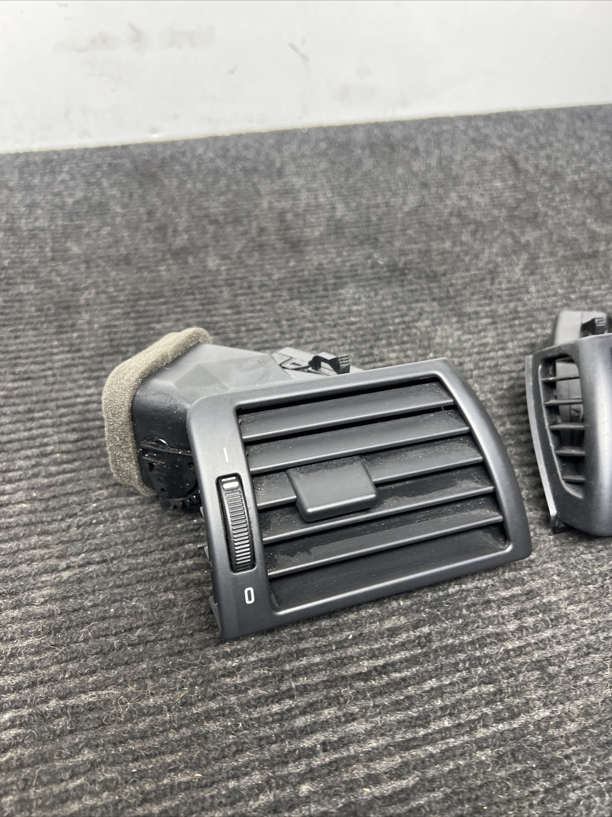 98-05 BMW E46 M3 3 SERIES FRONT L/R DASH END VENTS AC VENT AIR VENT OEM