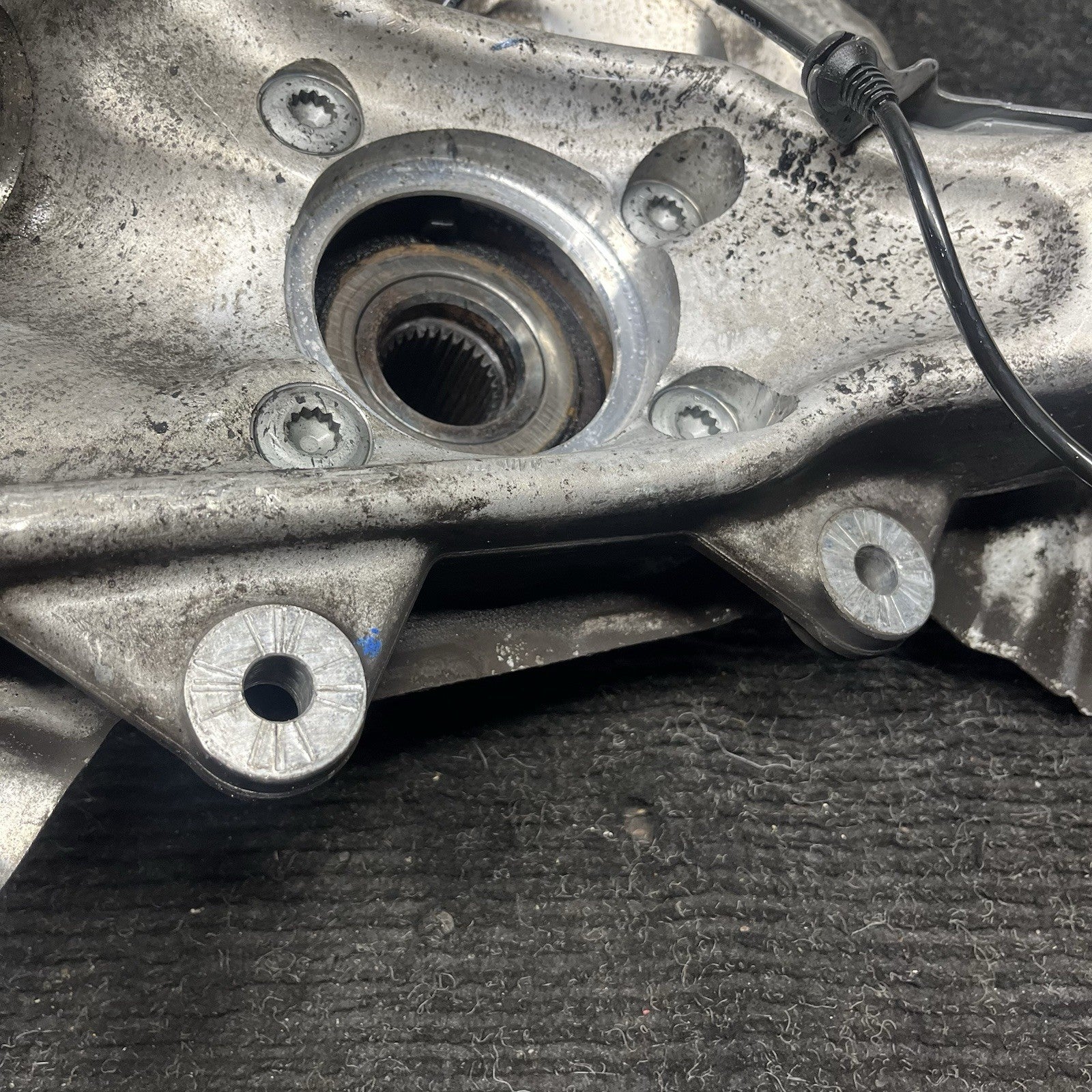 ☑️ 07-19 BMW F15 X5 X6 AWD Front Right Side Spindle Knuckle Hub 6773784 OEM