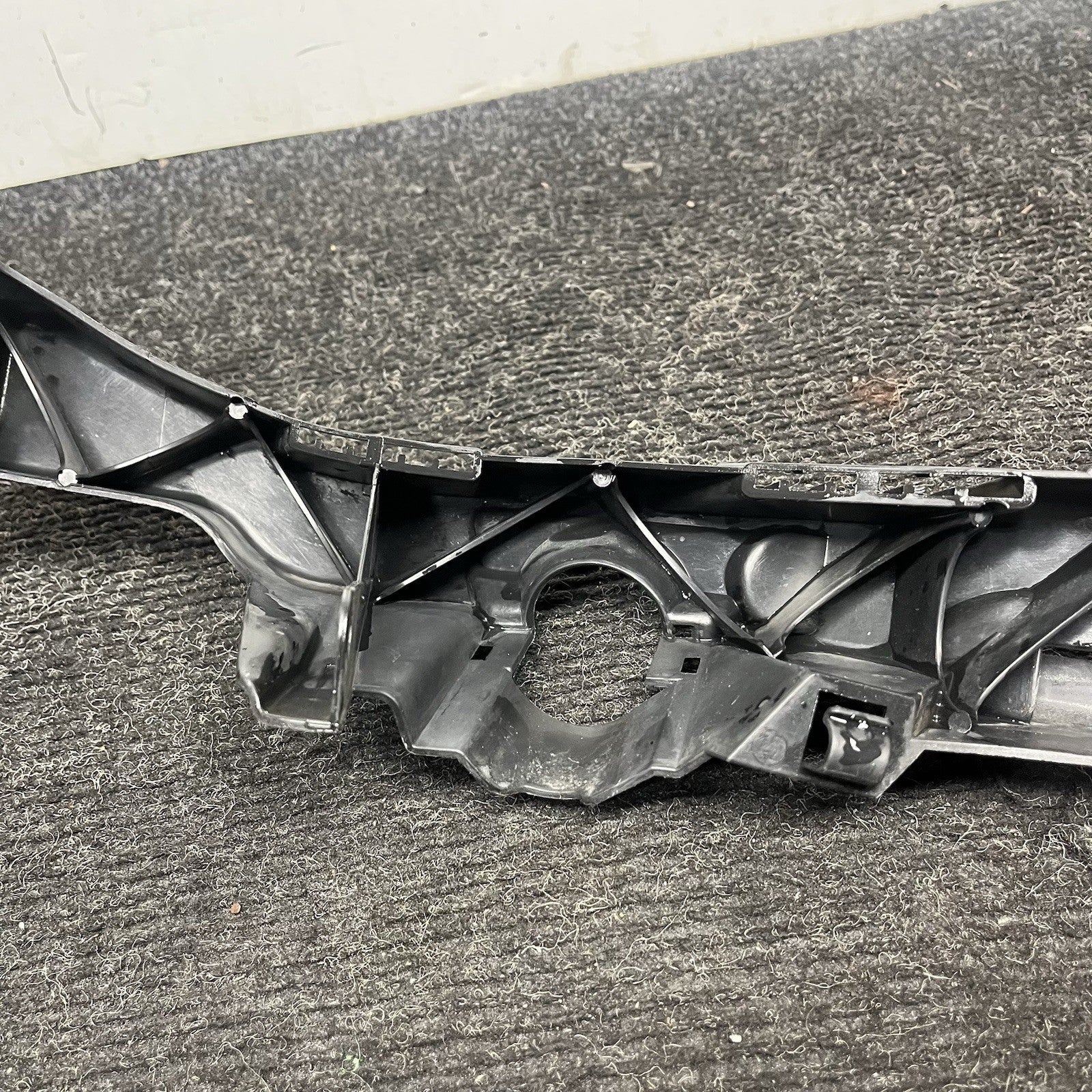 ☑️ 07-10 OEM BMW E92 E93 328 335 Right Passenger Headlight Bracket Carrier Mount