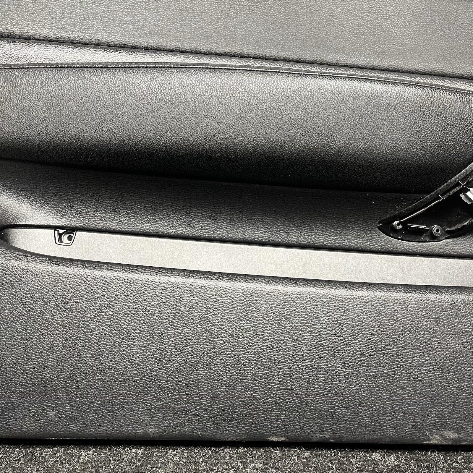 ☑️ 08-13 BMW E88 E82 135i 128i Front Driver Door Card Panel Vinyl Black