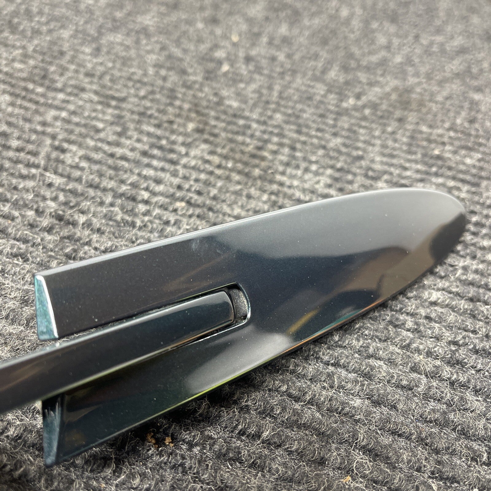 BMW E93 328 335 M3 F33 F83 M4 Convertible Roof Top Hinge Cover Right Dark Green