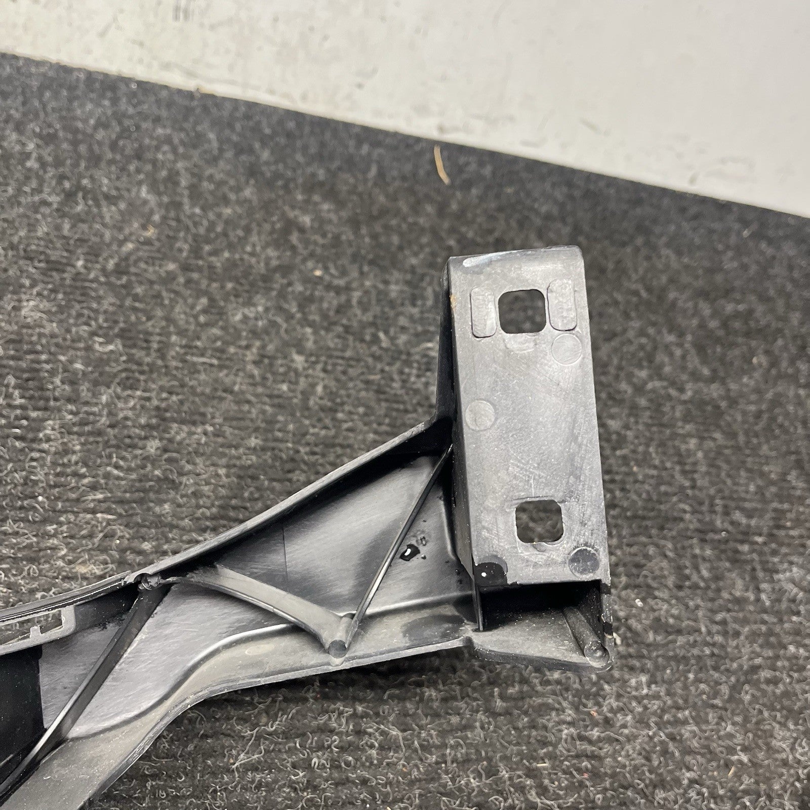☑️07-10 OEM BMW E92 E93 328 335 Left Driver Side Headlight Bracket Carrier Mount