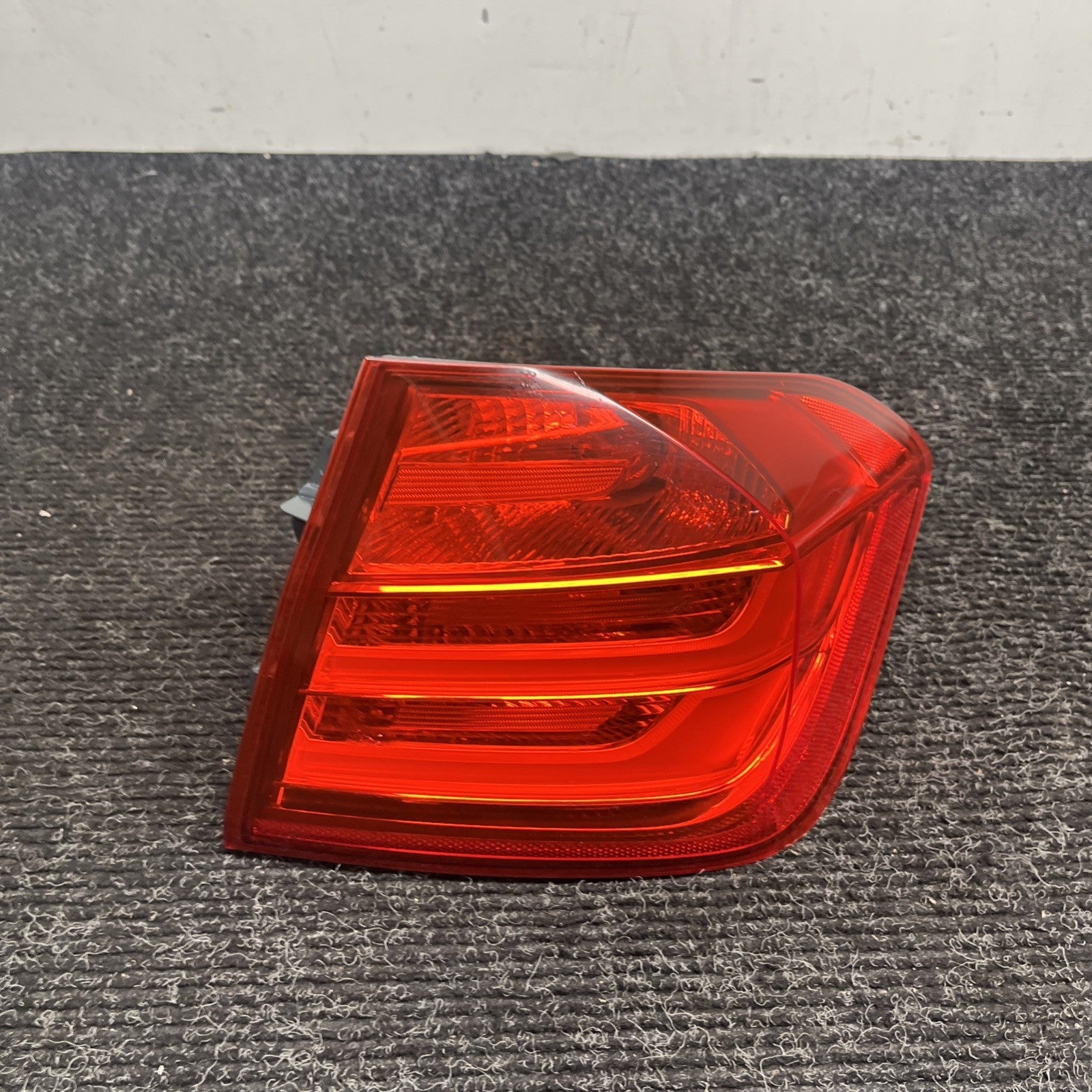 ☑️ 2012-2015 BMW F30 320i 328i Sedan Rear Right Outer Taillight Tail Light OEM