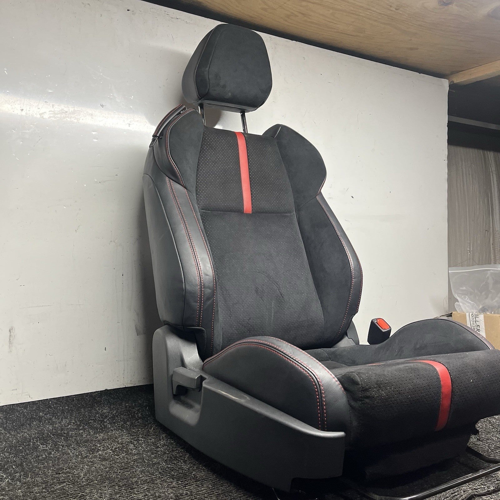 ☑️ 2022-2025 Subaru Brz Front Right Passenger Seat 64150CC060VL BLACK RED SUEDE
