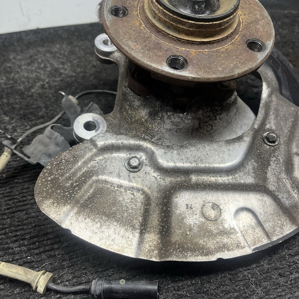 ☑️ 14-17 BMW F22 F23 M235i Front Right Passenger Spindle Knuckle Hub RWD OEM