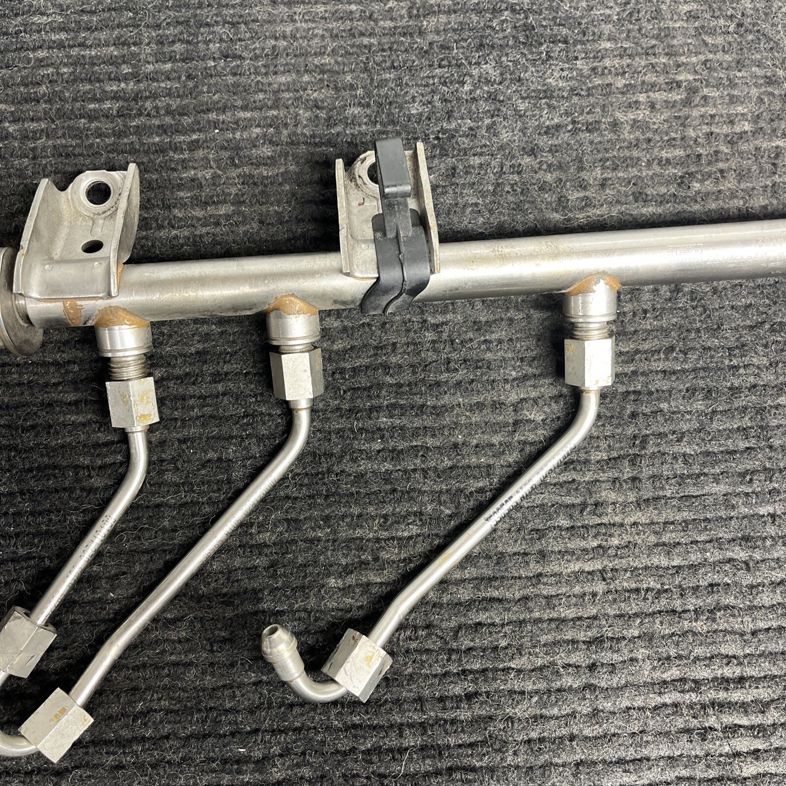 ☑️ BMW E88 E92 E60 135 335 535 N54 Engine High Pressure Fuel Rail Line Unit OEM