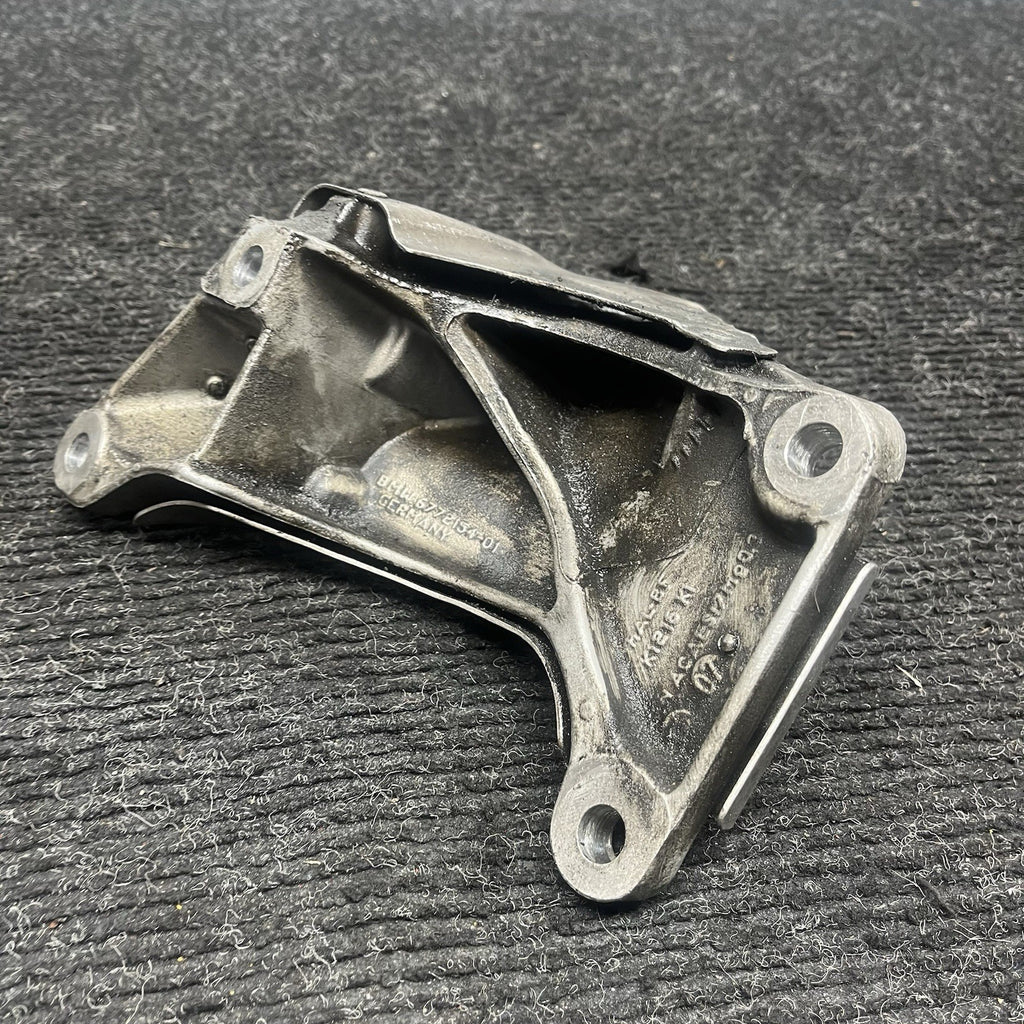07-11 BMW E82 E88 E90 E92 135I 335I N54 Z4 RIGHT PASSENGER ENGINE MOUNT BRACKET