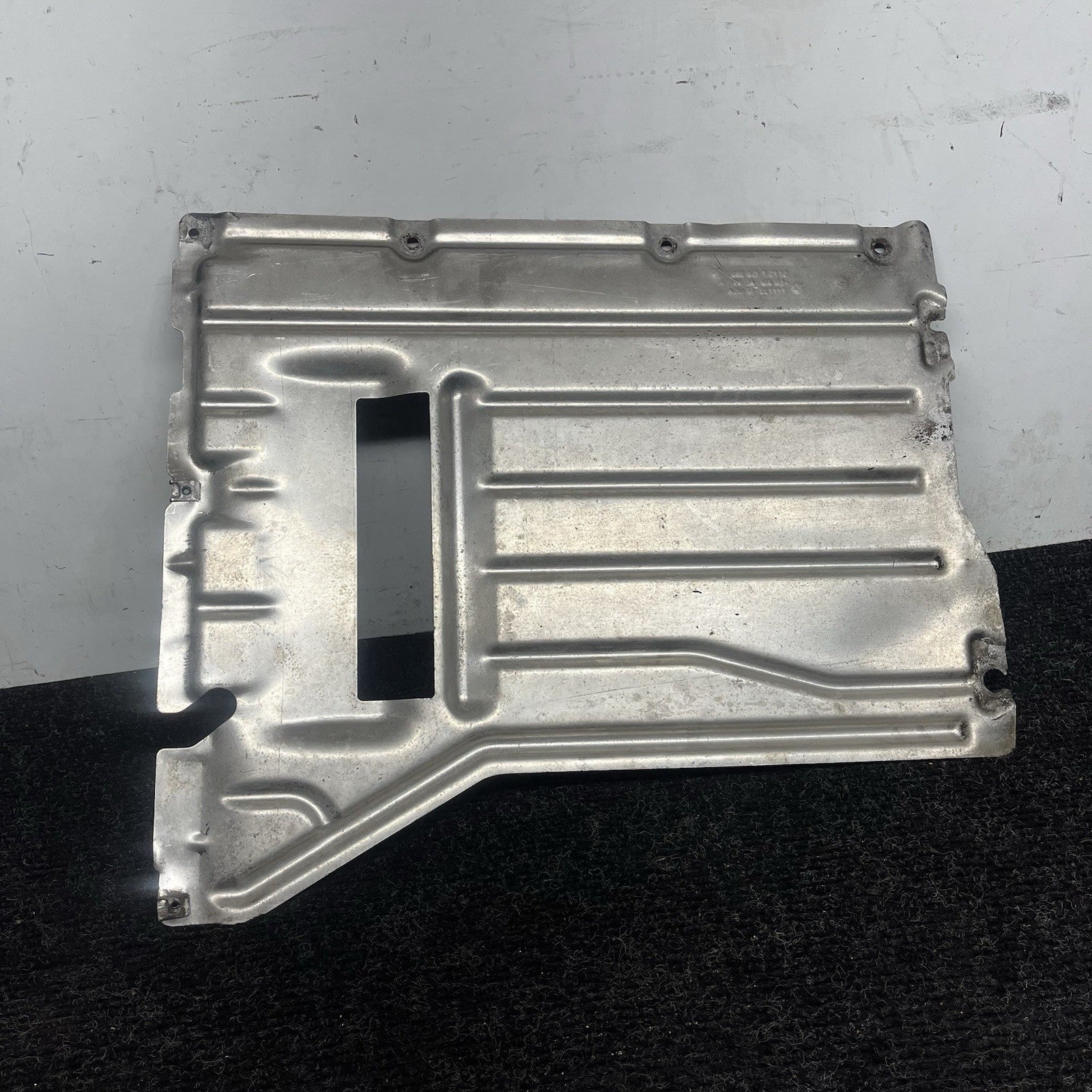 ☑️ 2007-2013 BMW X5 - Center Underbody Shield Panel / Liner 7158386