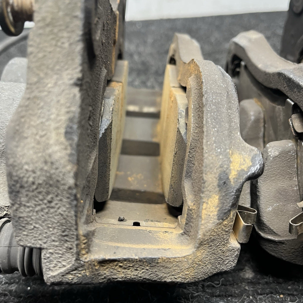 ☑️ 2015-2021 Subaru WRX OEM 2 Piston Front Brake Calipers 26292AG040 26292AG050