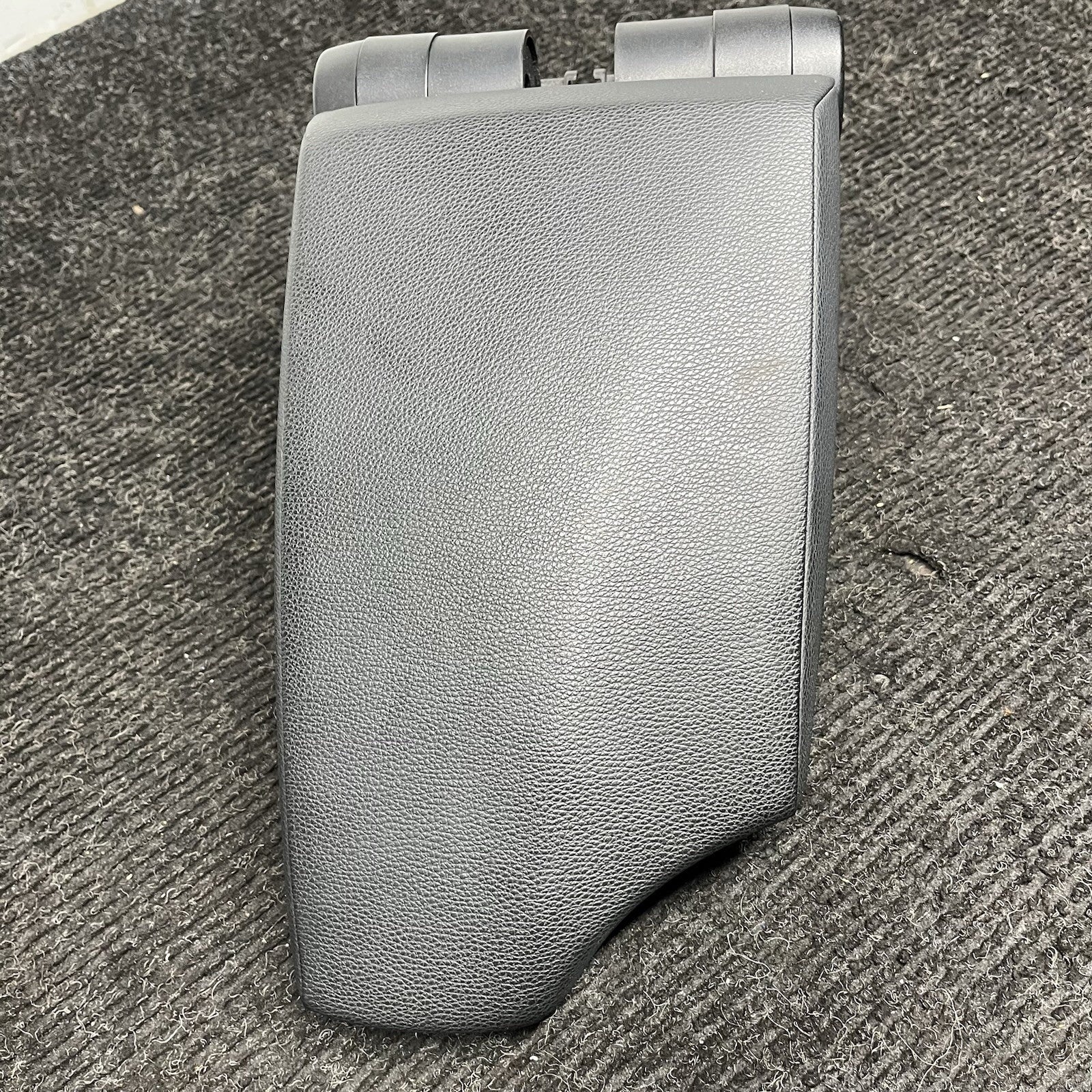 ☑️ 08-13 OEM BMW E88 E82 Center Console Armrest Tray Black Leather