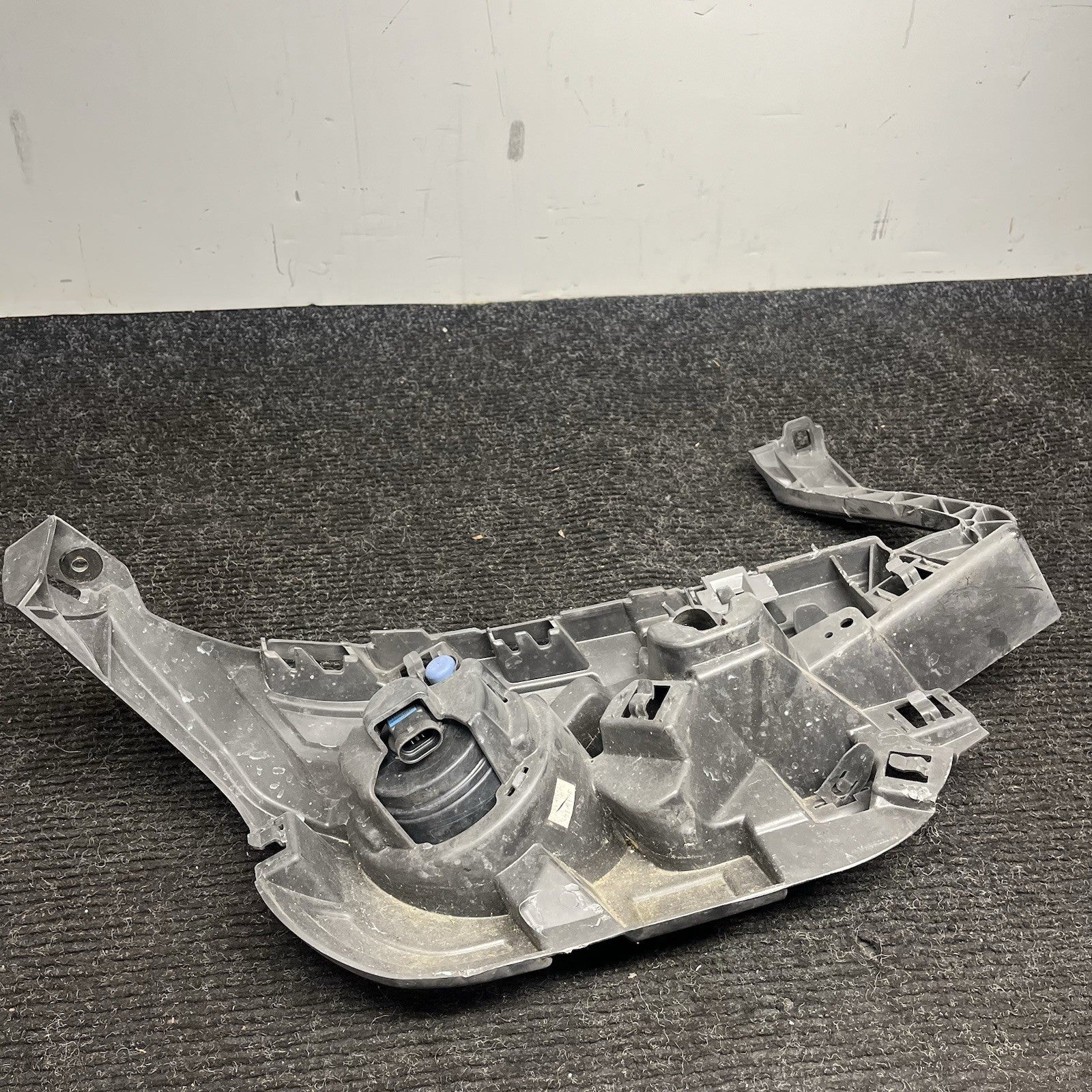 ☑️ 2011-2014 BMW X3 Front Driver Left Bumper Headlight Holder Mount Bracket OEM