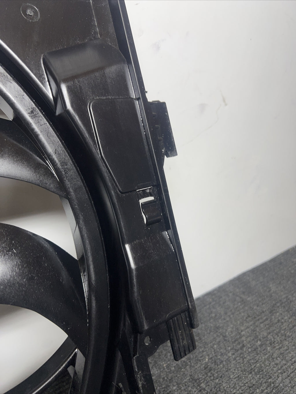 ☑️ 2013-2016 BMW 328i F30 Radiator Electric Fan Motor Blade Shroud