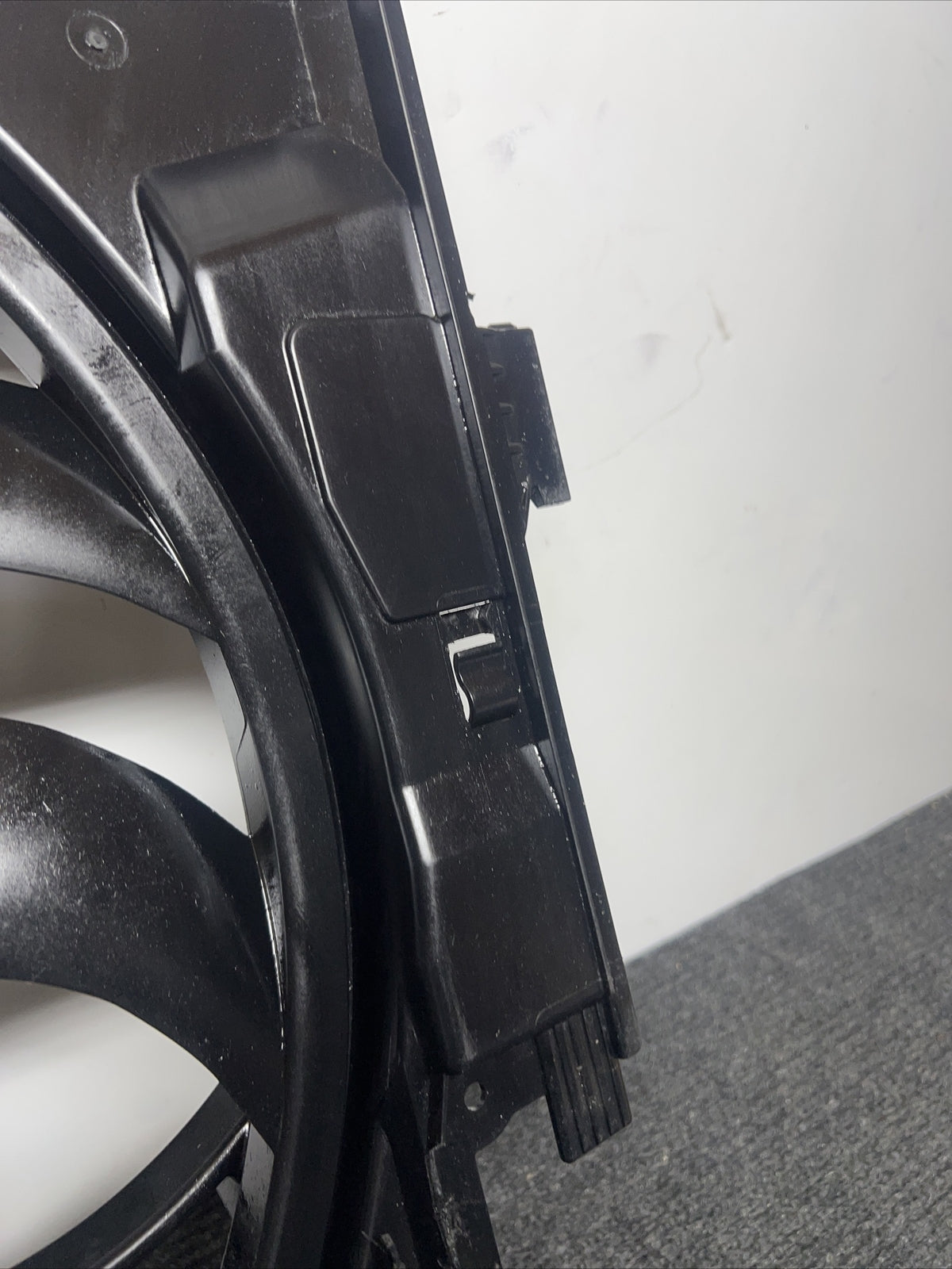 ☑️ 2013-2016 BMW 328i F30 Radiator Electric Fan Motor Blade Shroud