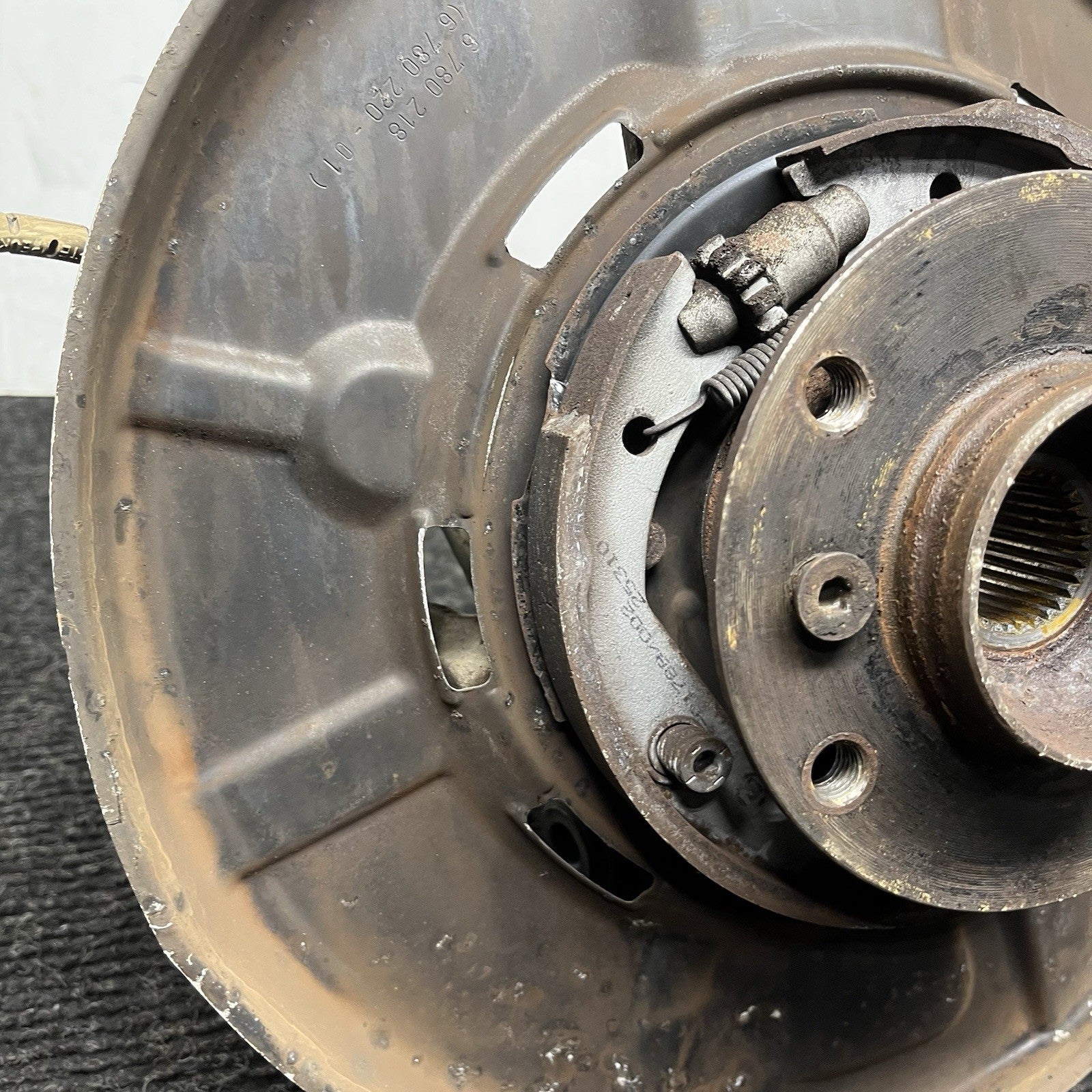 ☑️ 07-13 BMW E82 E88 E90 E92 E93 Rear Passenger Hub Spindle Bearing Knuckle OEM