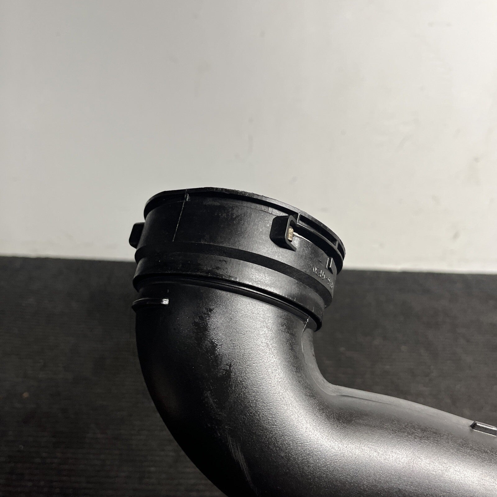 ☑️ 11-16 BMW 40LI 640I 535I UPPER AIR INTAKE DUCT HOSE TUBE PIPE OEM 23557610