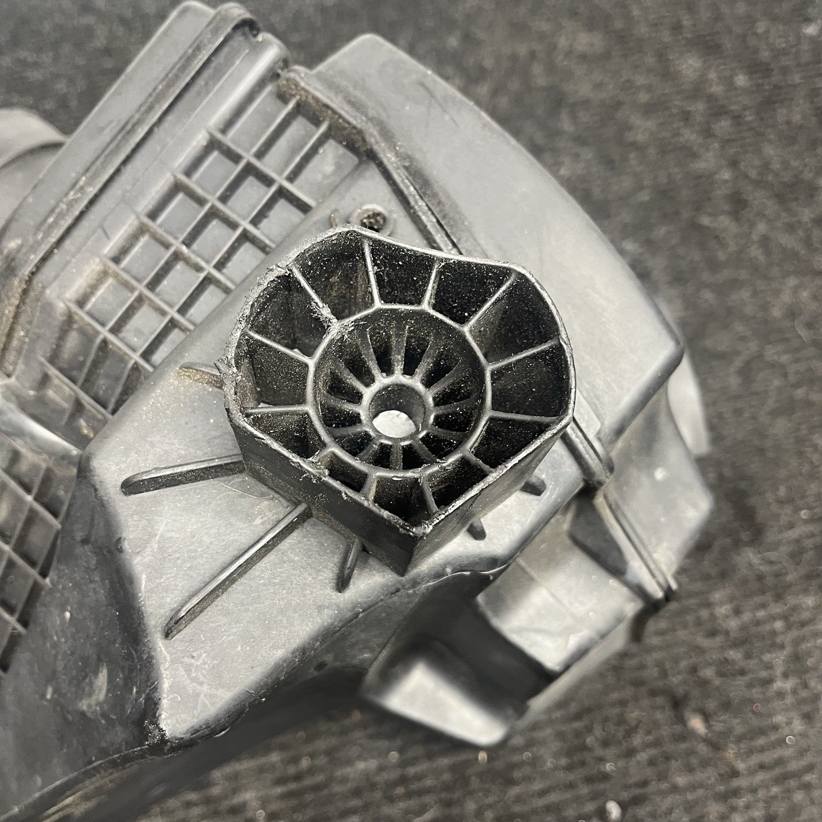 ☑️ 06-13 BMW E82 E88 E90 E92 E93 128I 328I INTAKE AIR CLEANER FILTER HOUSING BOX