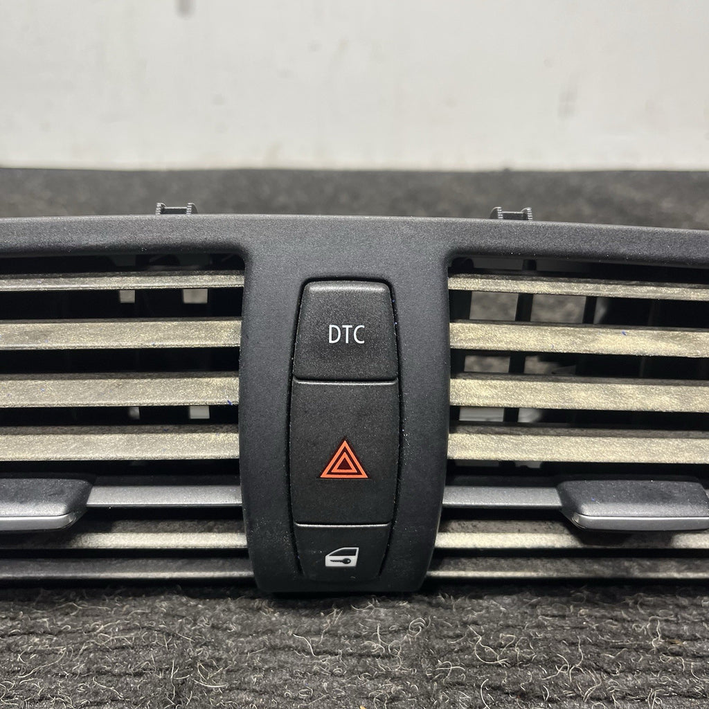 ☑️ 08-13 OEM BMW E82 E88 128 135 Central Dash Dashboard Air Vent Hazard Light