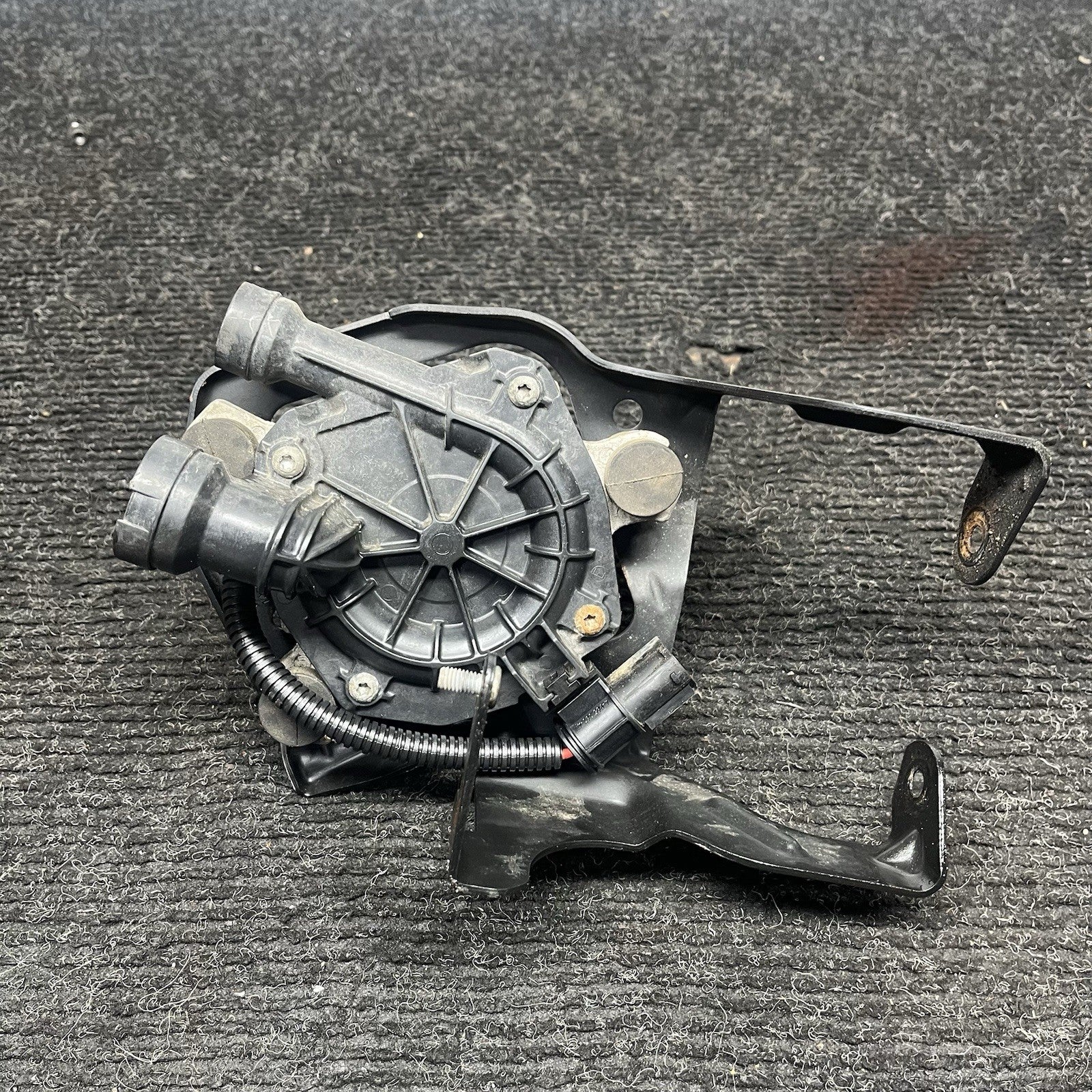 ☑️ OEM BMW E82 E88 E90 E91 E92 E93 128 328 N51 N52 Smog Air Injection Pump