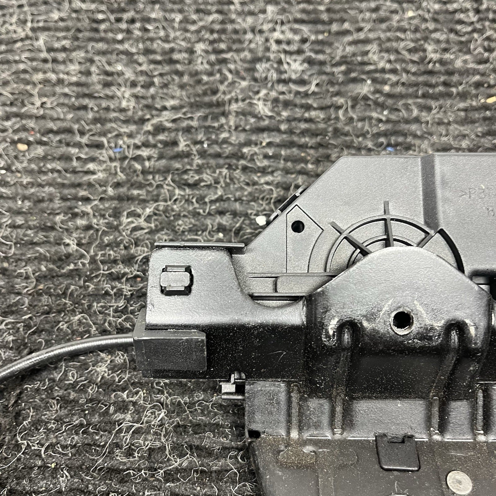 ☑️ BMW E46 M3 330i 325i 323i REAR TRUNK RELEASE LOCK LATCH MECHANISM OEM