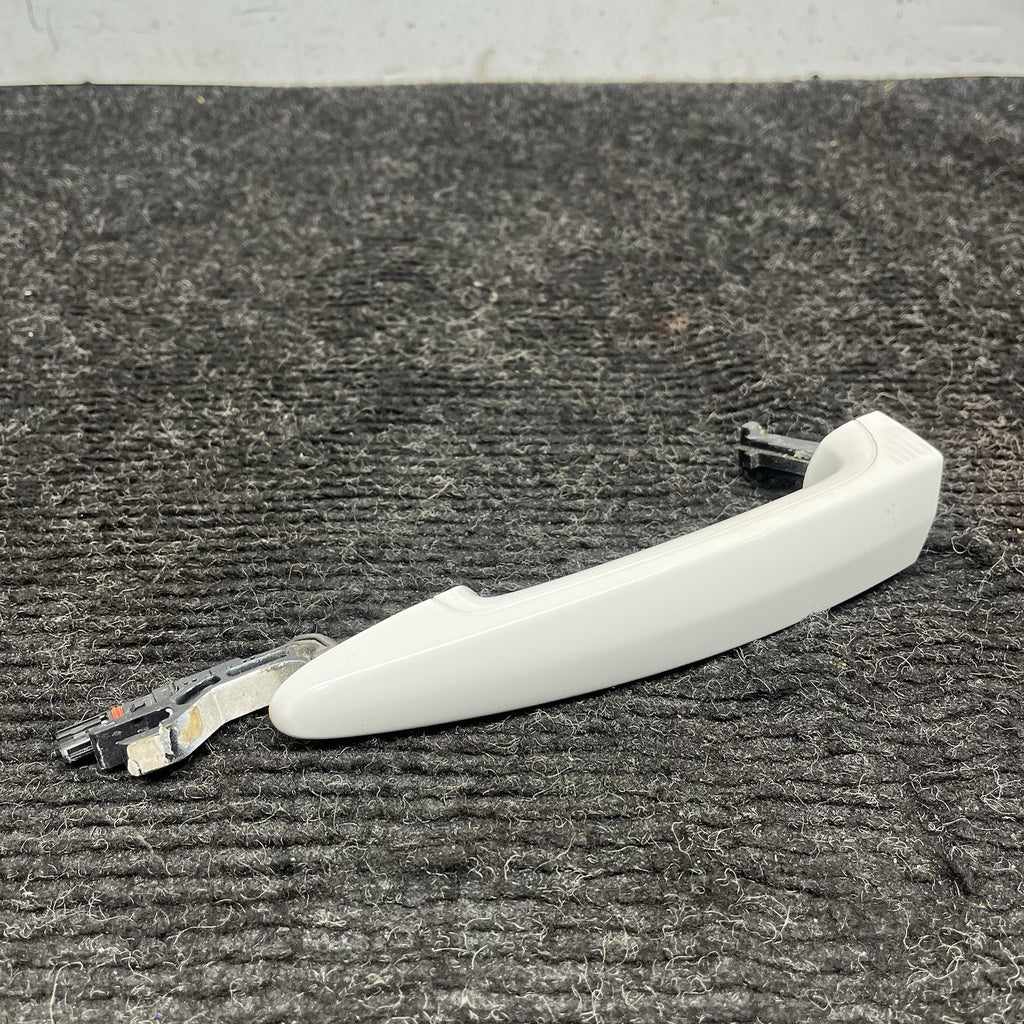 ☑️ 08-10 BMW 135i E82 Front Left Driver Exterior Comfort Door Handle White OEM