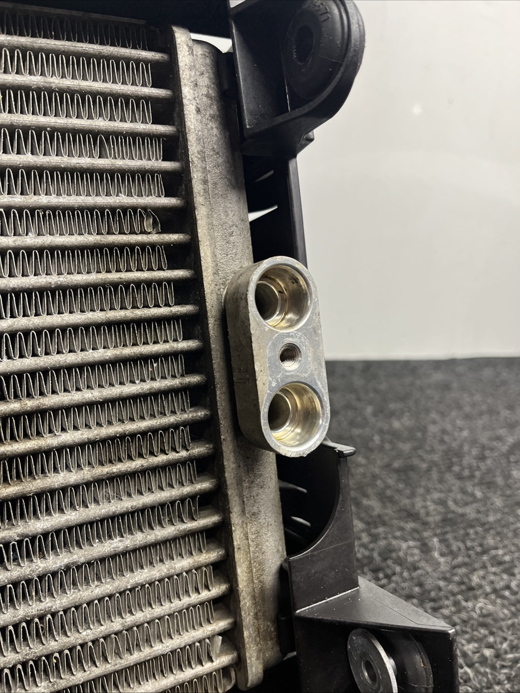 ☑️ 10-2013 BMW X6 M Right Engine Motor Oil Cooler Radiator Bracket 4.4 1446 OEM