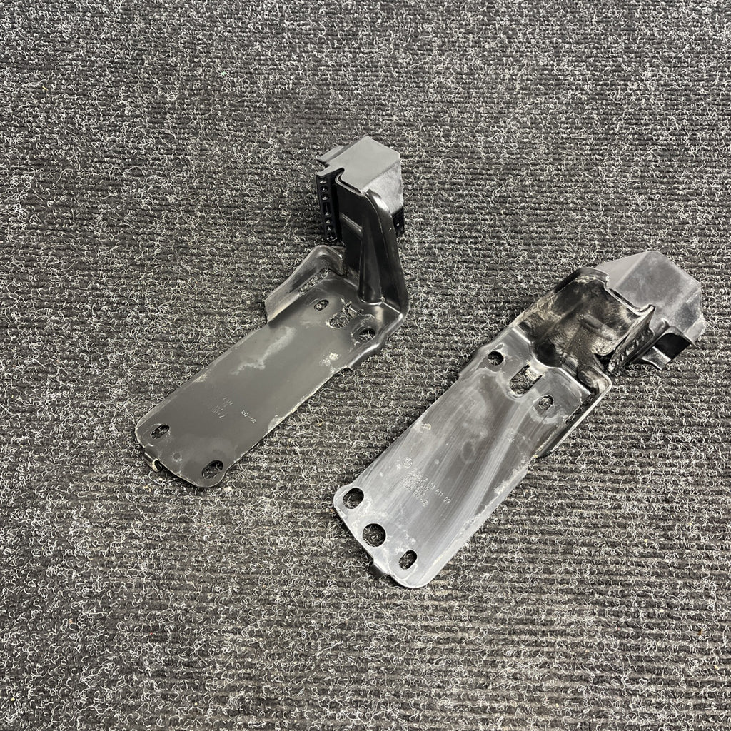 ☑️ BMW E90 E92 E93 RIGHT & LEFT SIDE RADIATOR MOUNT BRACKET SET OEM  7117811 335