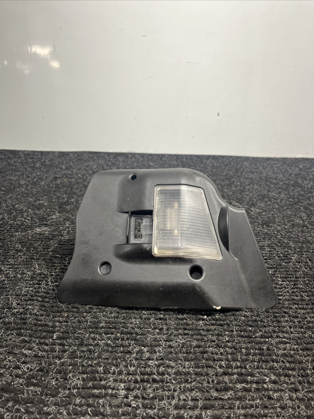 ☑️ 99-06 BMW E46 3 Series M3 Right Passenger Taillight Bulb Socket Panel 6920702