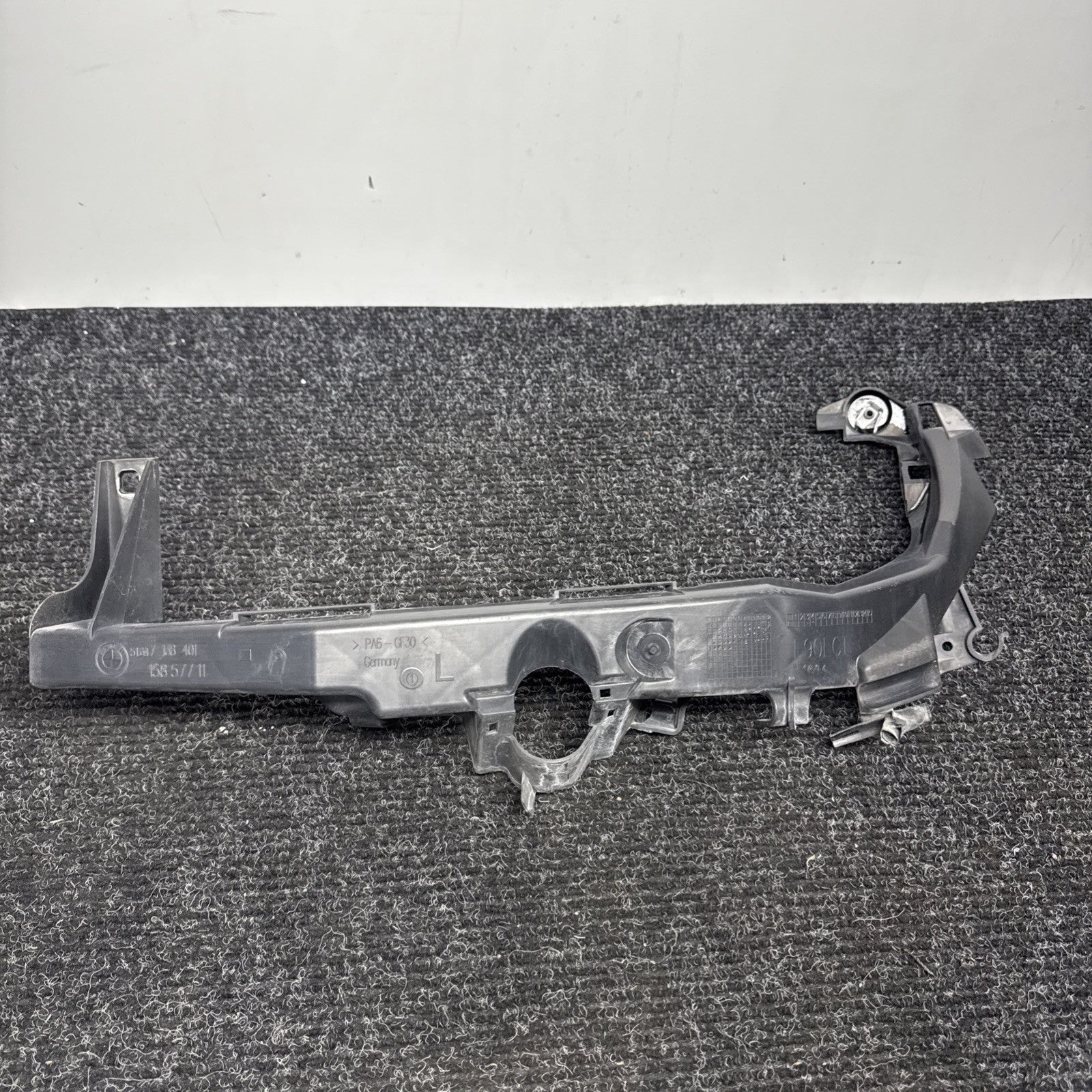 ☑️ 09-11 BMW E90 E91 LCI Front Left Driver Headlight Arm Bracket Mount Plastic