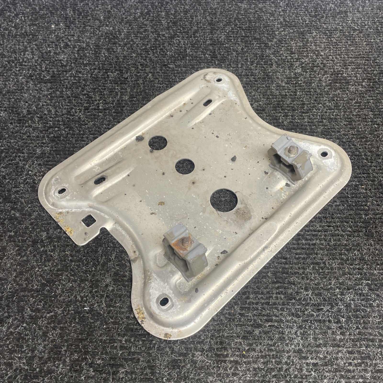 ☑️ 01-06 BMW E46 M3 OEM Rear Section Exhaust Pipe Bracket Rubber Mount