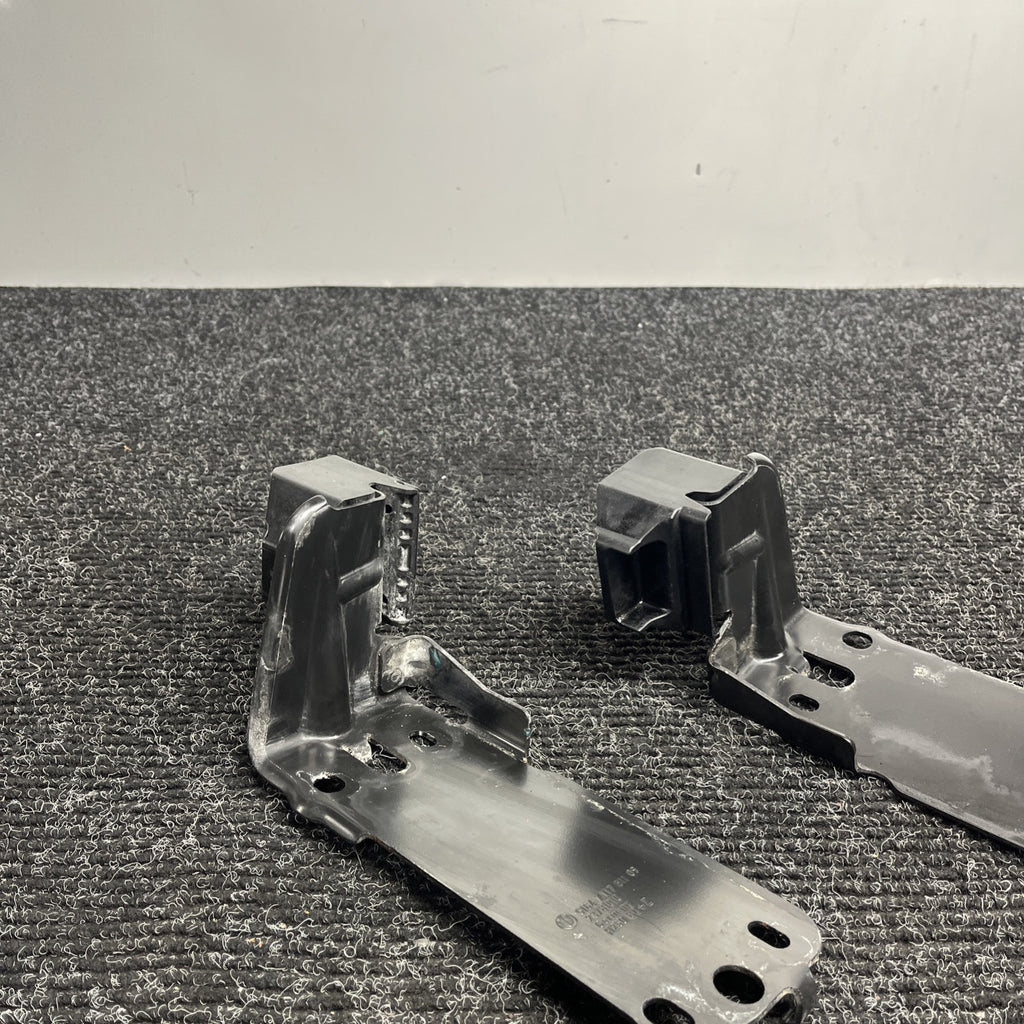 ☑️ BMW E90 E92 E93 RIGHT & LEFT SIDE RADIATOR MOUNT BRACKET SET OEM  7117811 335