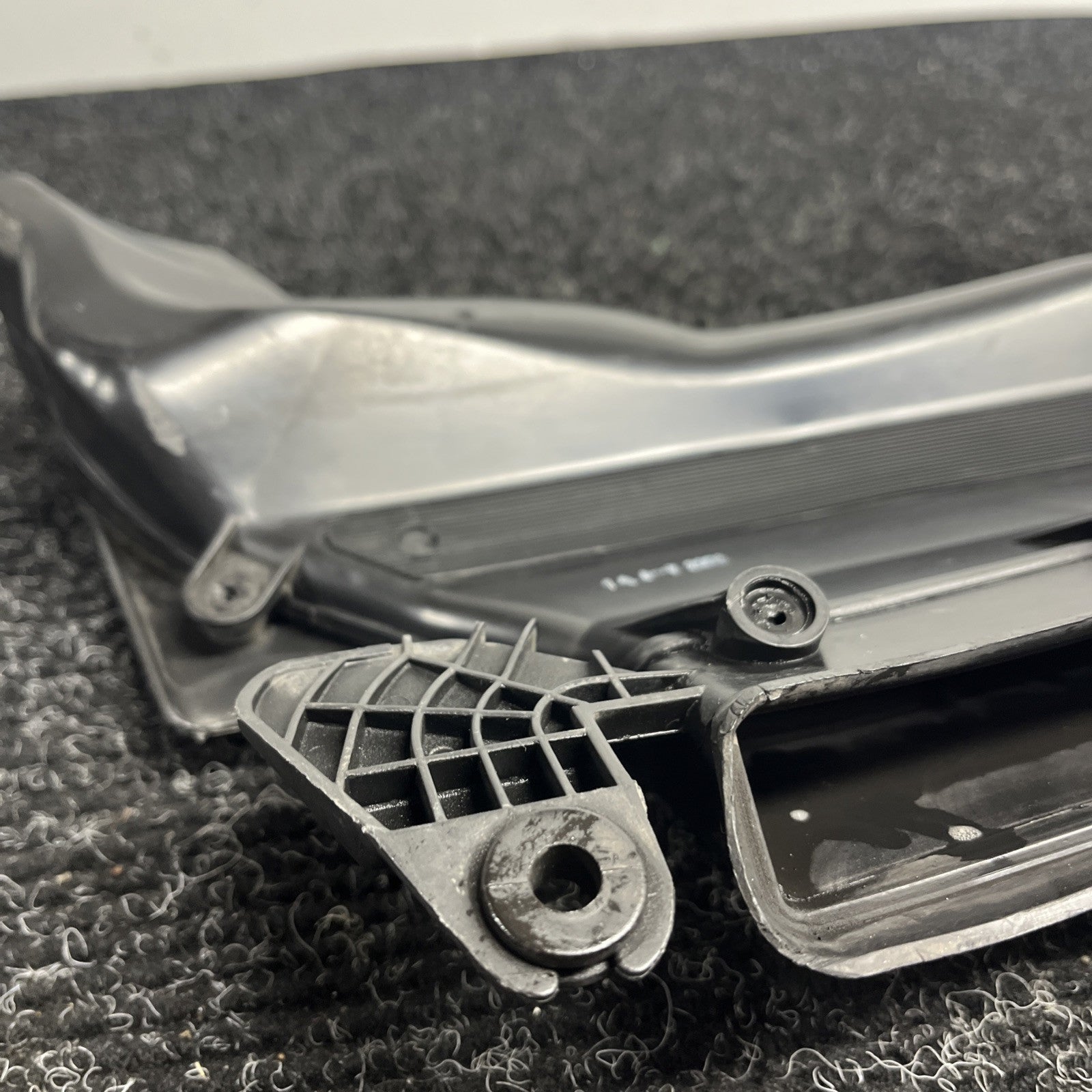 ☑️ 01-06 BMW E46 325i 325ci 330i 330ci 330xi Upper Radiator Cover Air Duct OEM