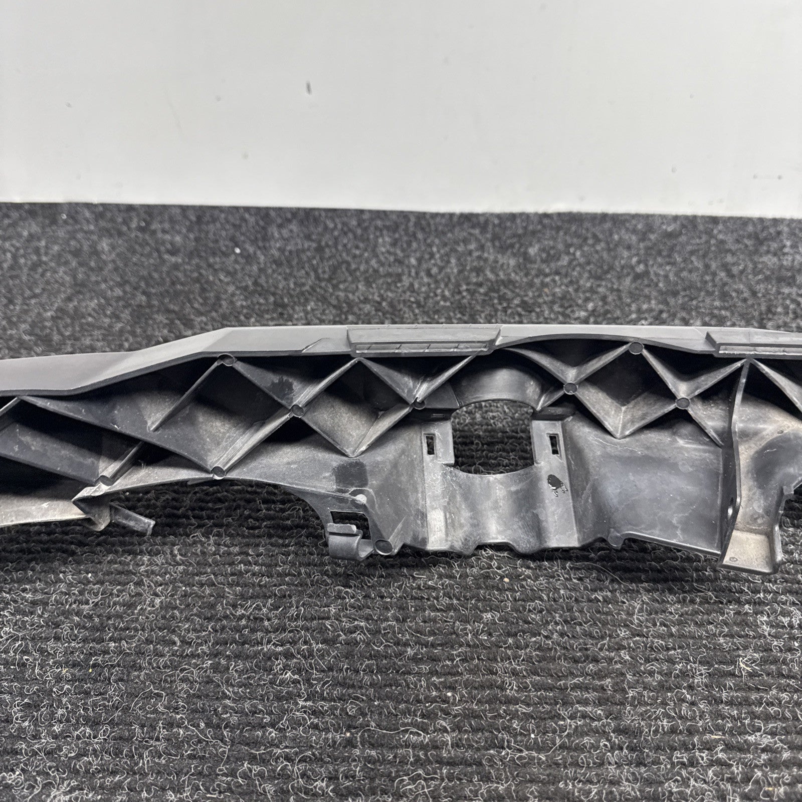 ☑️ 09-11 BMW E90 E91 LCI Front Left Driver Headlight Arm Bracket Mount Plastic