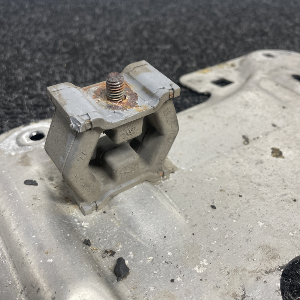 ☑️ 01-06 BMW E46 M3 OEM Rear Section Exhaust Pipe Bracket Rubber Mount