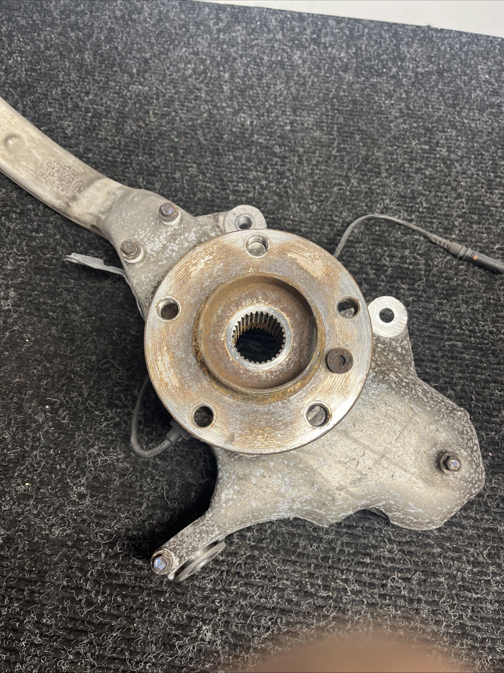 ☑️ 07-13 OEM BMW E70 E71 X5 X6 Front Driver Side Hub Spindle Knuckle Wheel
