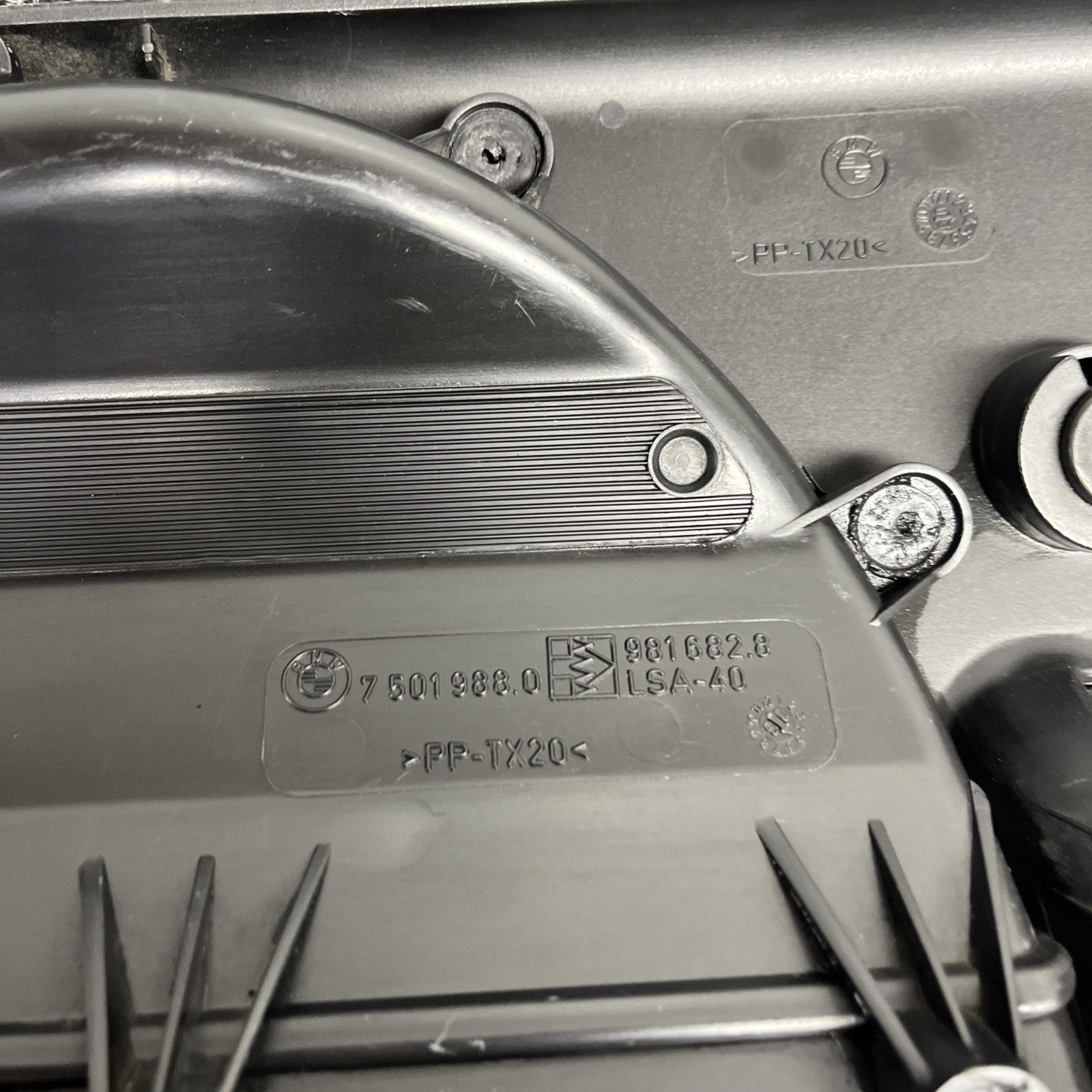 ☑️ 01-06 BMW E46 325i 325ci 330i 330ci 330xi Upper Radiator Cover Air Duct OEM