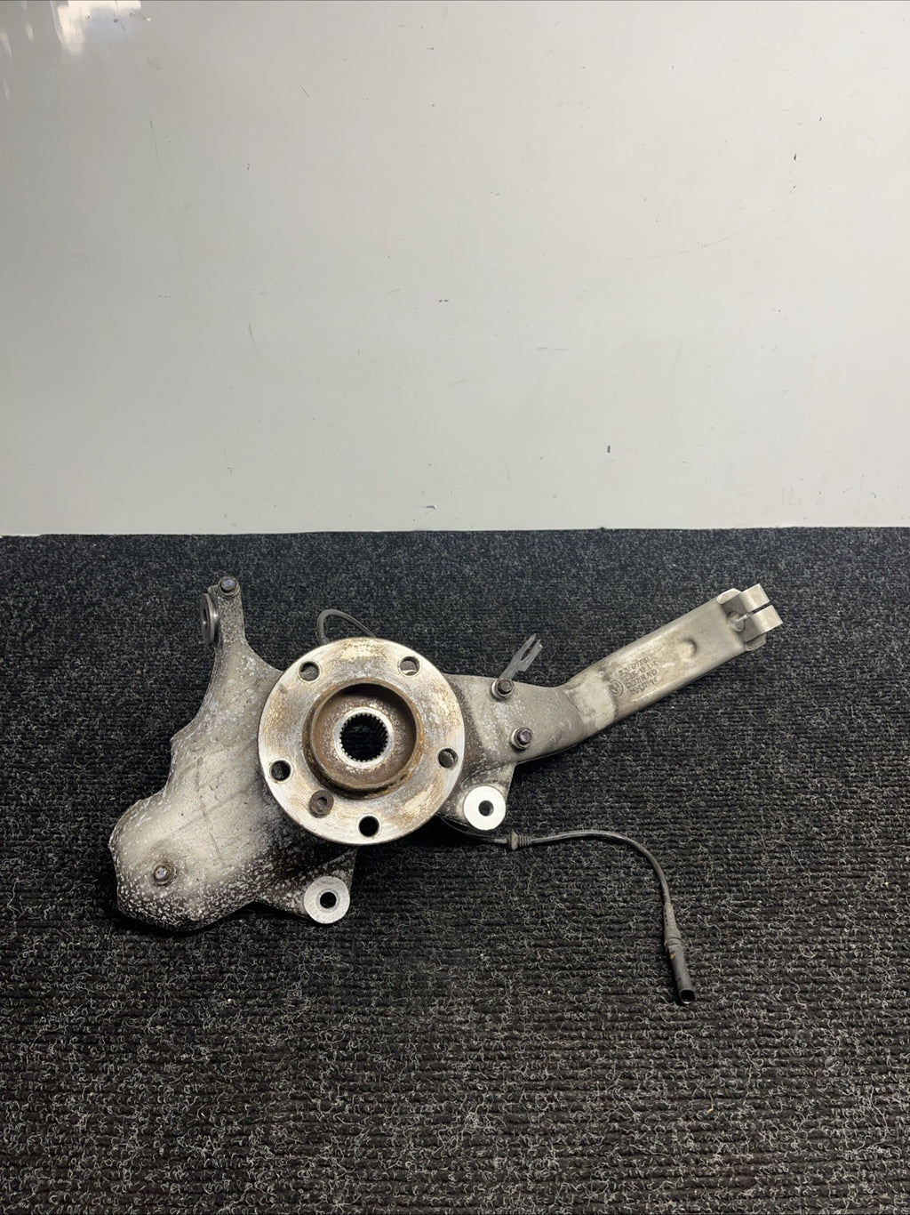 ☑️ 07-13 OEM BMW E70 E71 X5 X6 Front Driver Side Hub Spindle Knuckle Wheel