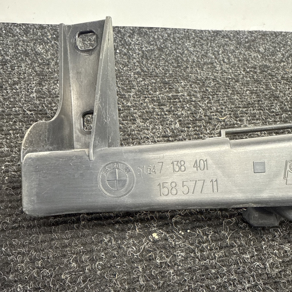 ☑️ 09-11 BMW E90 E91 LCI Front Left Driver Headlight Arm Bracket Mount Plastic