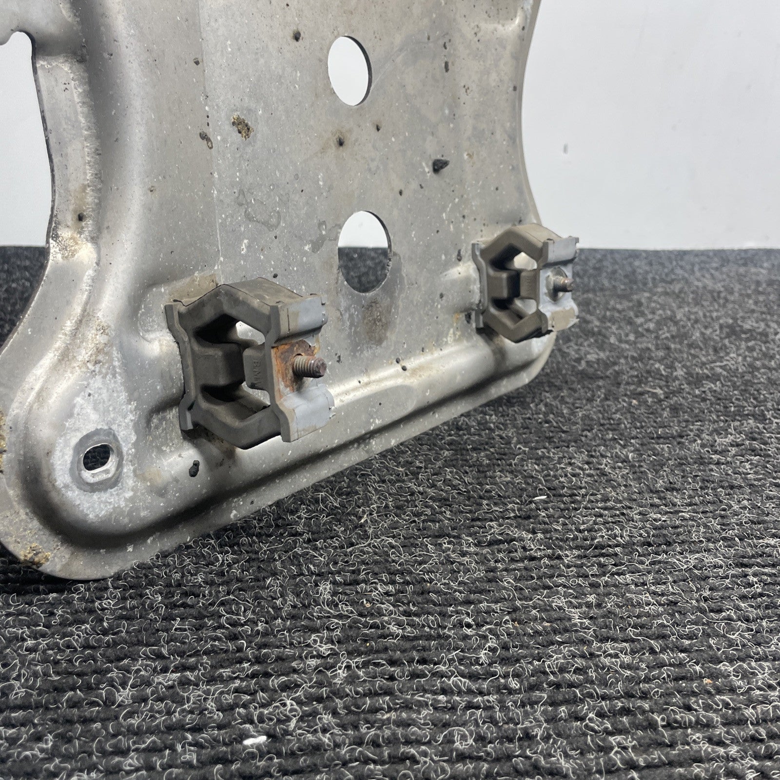 ☑️ 01-06 BMW E46 M3 OEM Rear Section Exhaust Pipe Bracket Rubber Mount