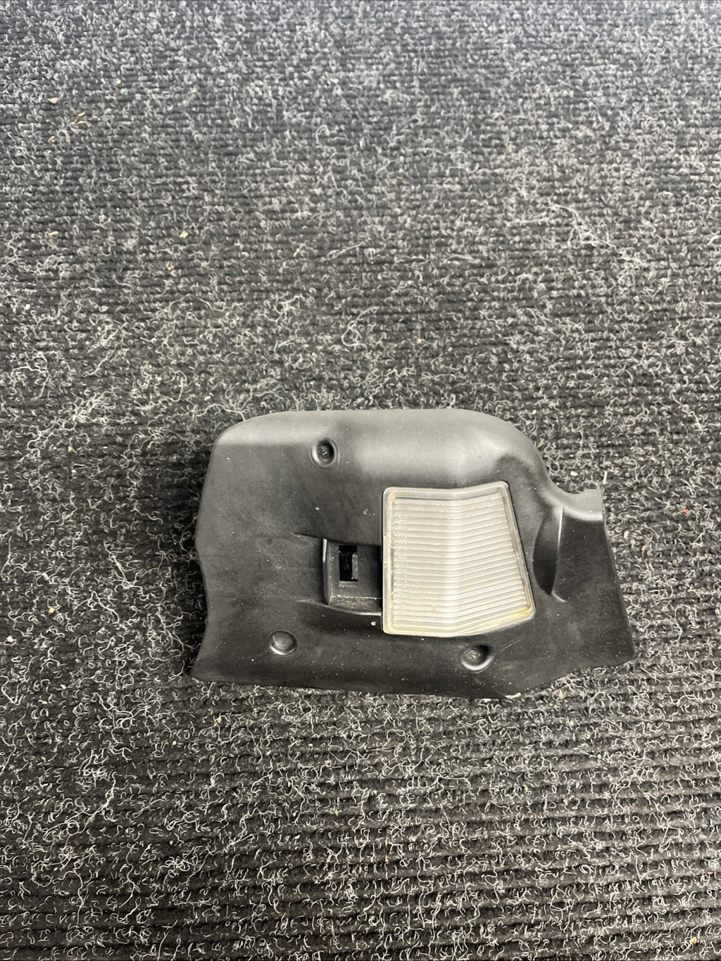 ☑️ 99-06 BMW E46 3 Series M3 Right Passenger Taillight Bulb Socket Panel 6920702
